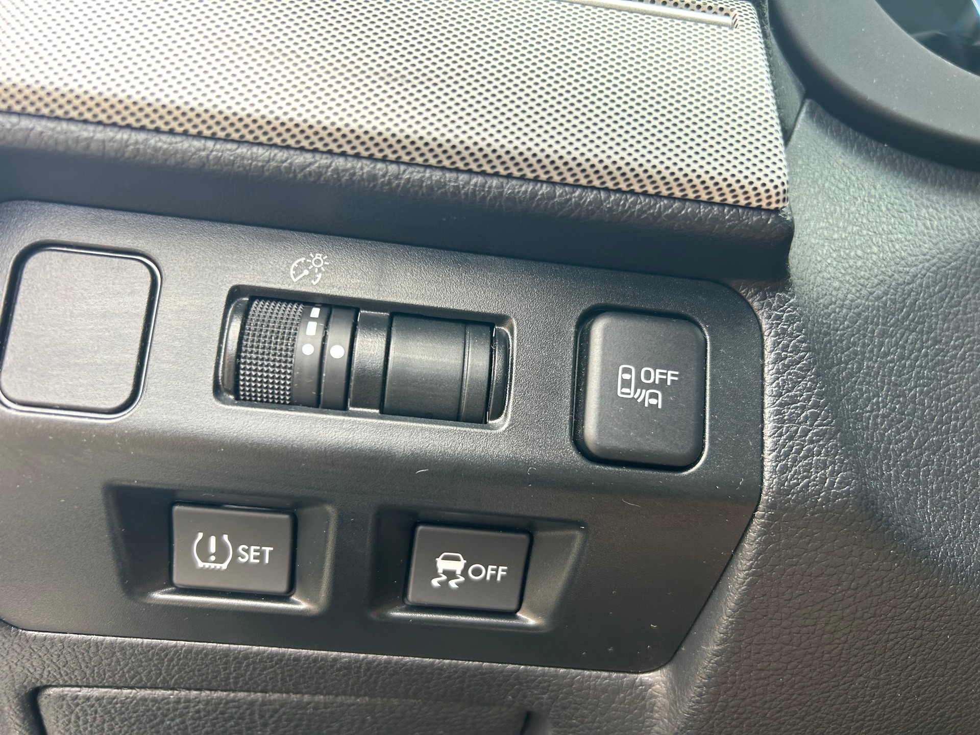 SUBARU Levorg 2.0i Swiss Plus AWD Lineartronic-image-13