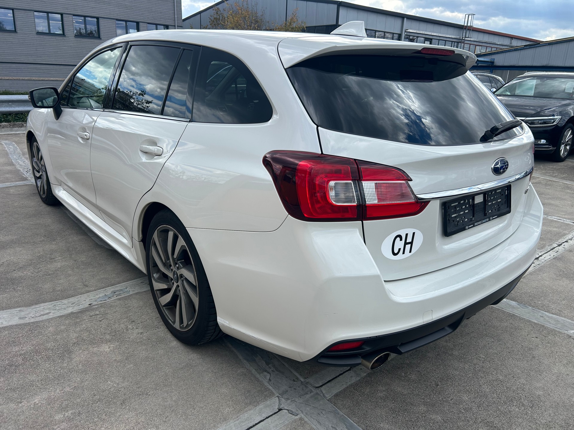 SUBARU Levorg 2.0i Swiss Plus AWD Lineartronic-image-2