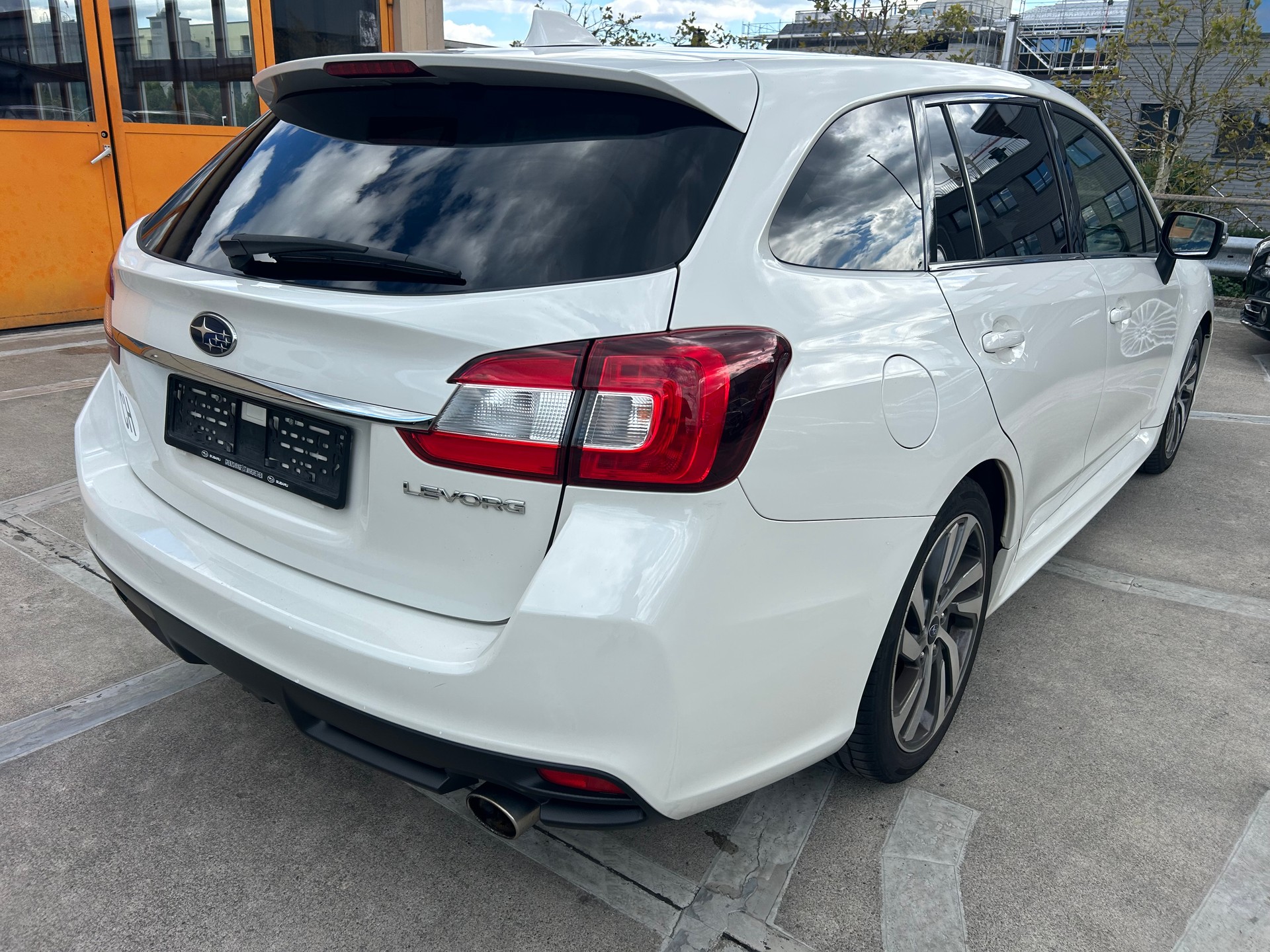 SUBARU Levorg 2.0i Swiss Plus AWD Lineartronic-image-4