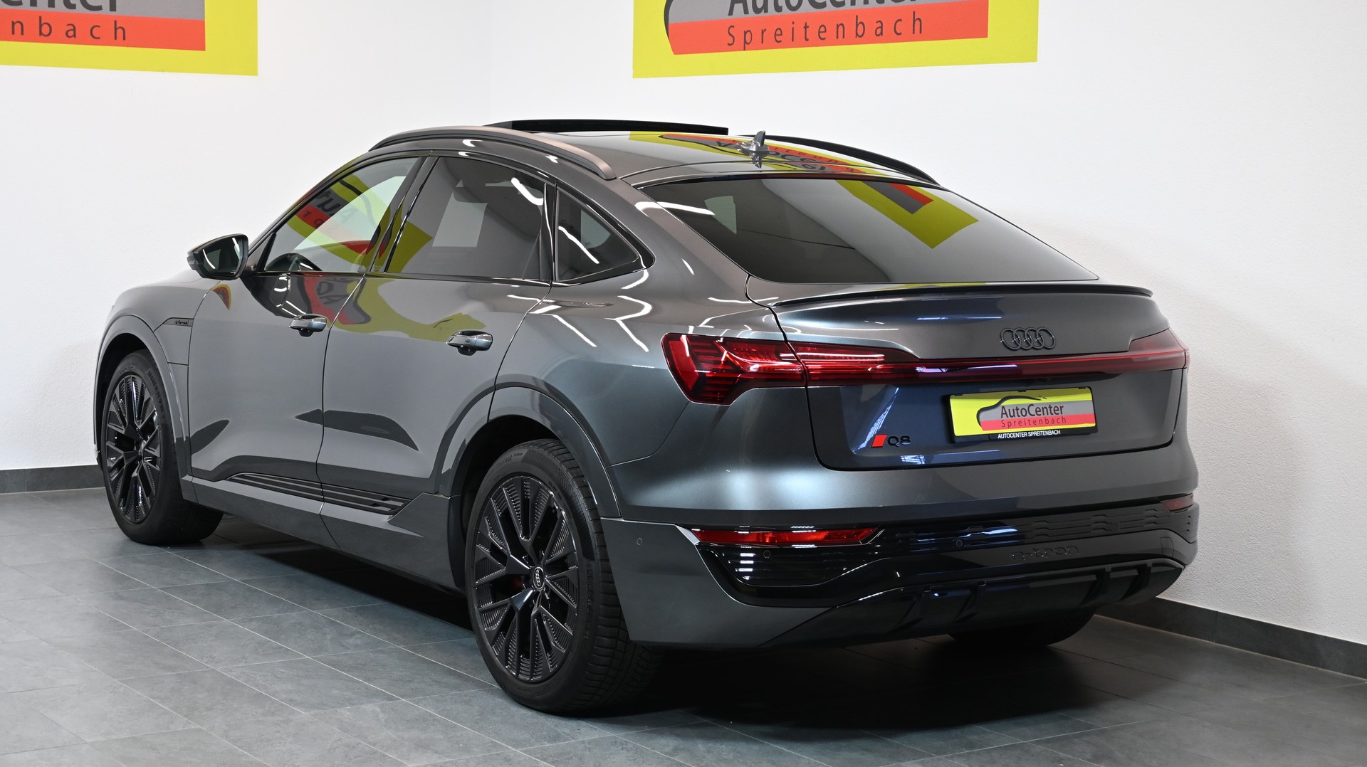 AUDI Q8 Sportback 55 e-tron Black Edition quattro-image-14