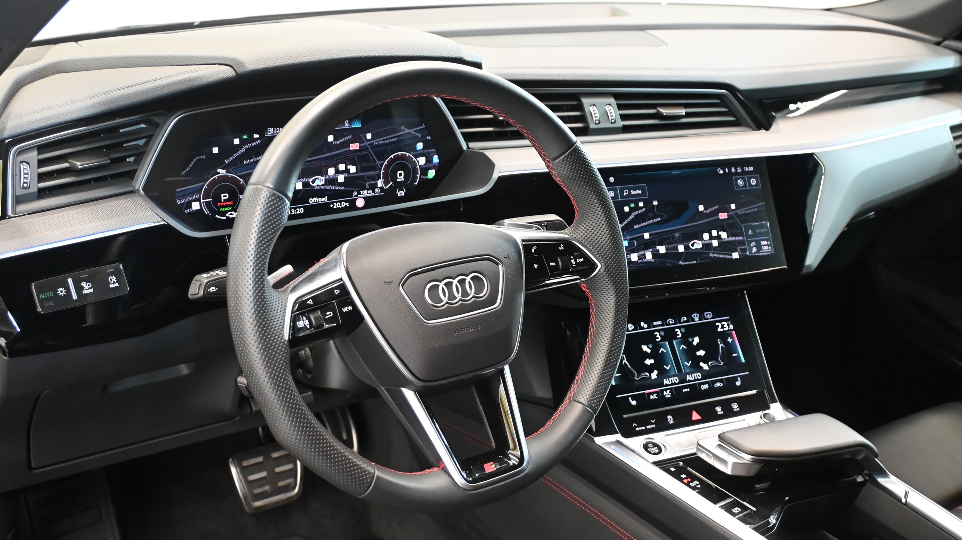 AUDI Q8 Sportback 55 e-tron Black Edition quattro-image-2