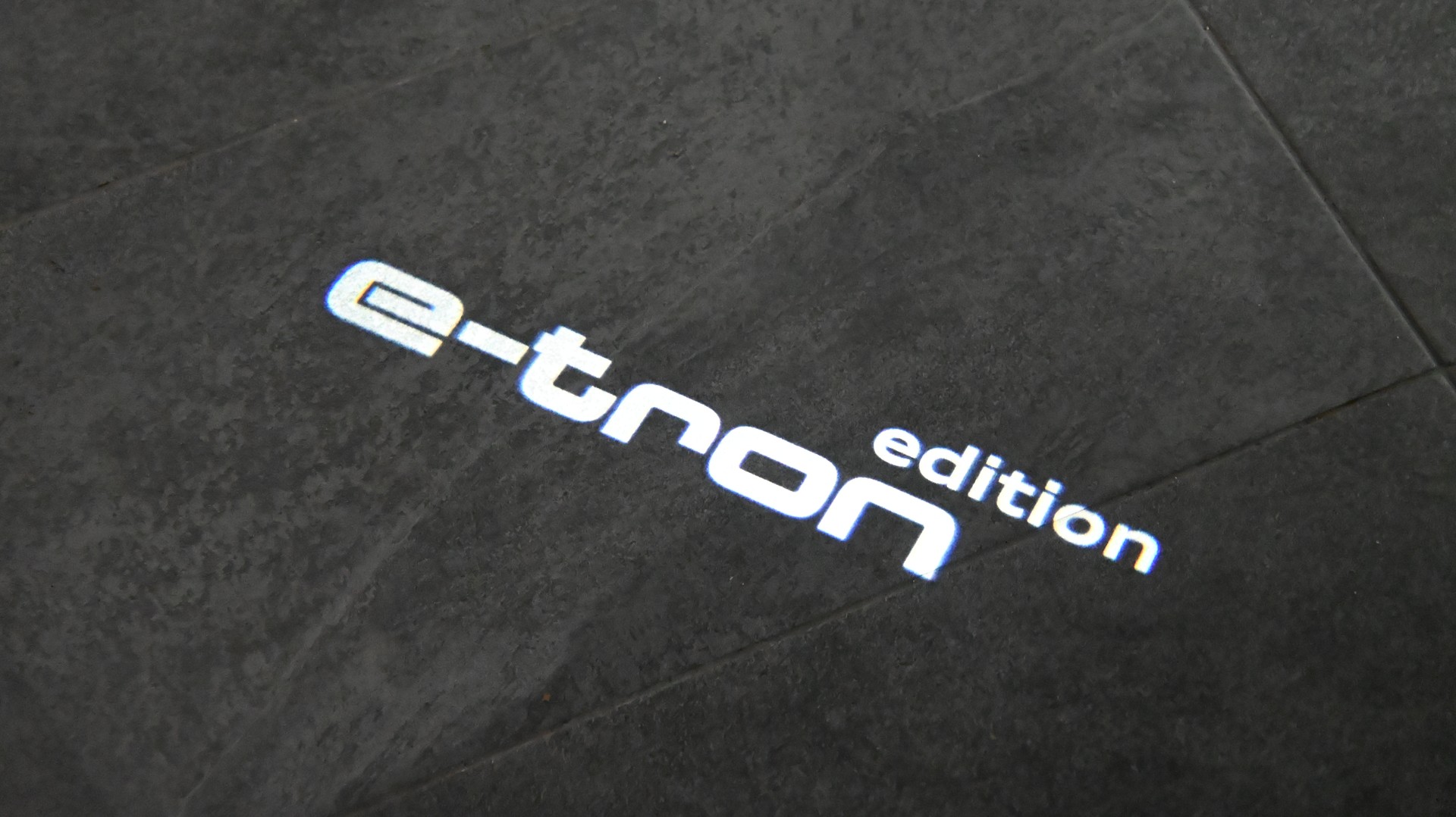 AUDI Q8 Sportback 55 e-tron Black Edition quattro-image-10