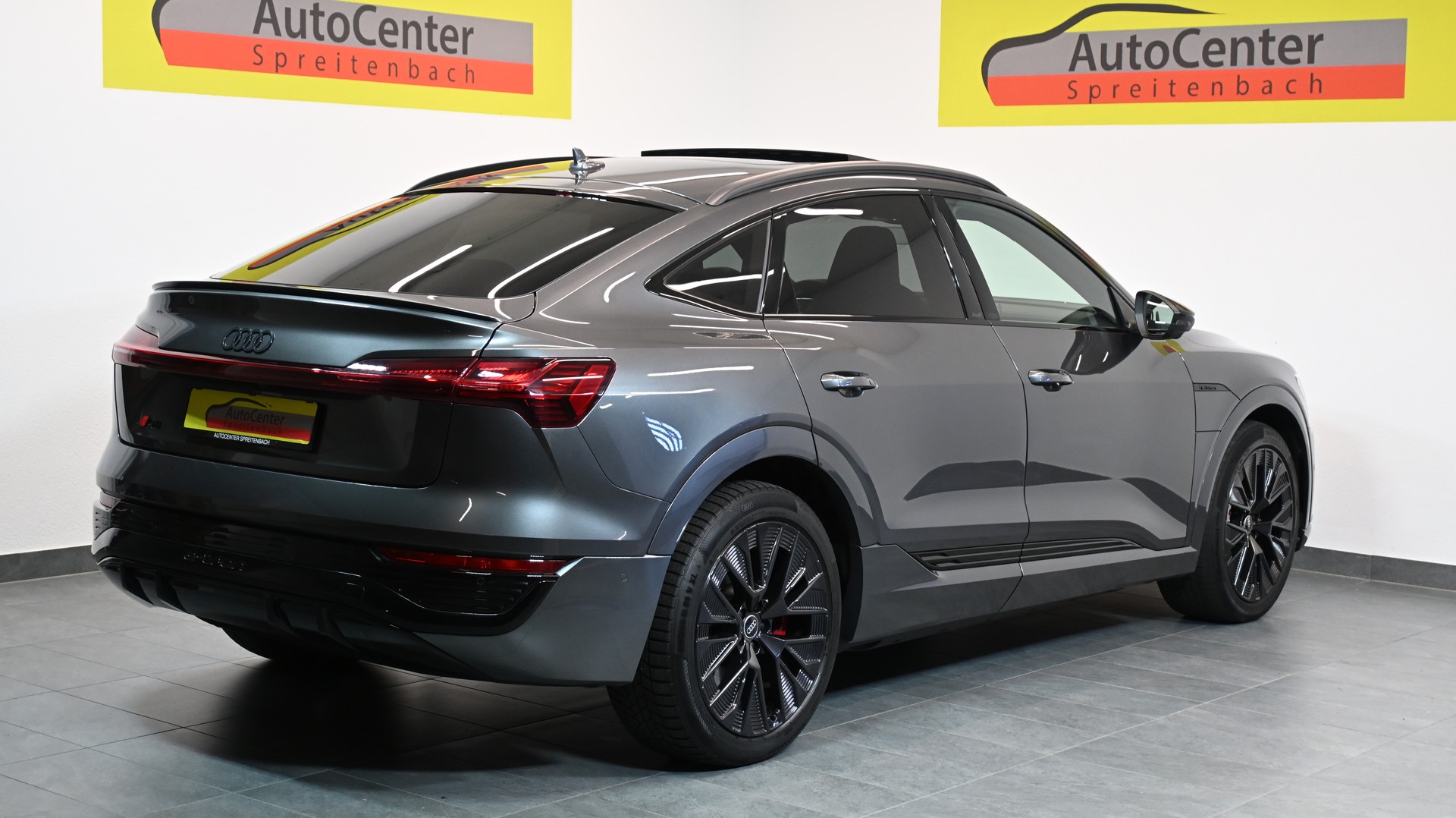 AUDI Q8 Sportback 55 e-tron Black Edition quattro-image-15