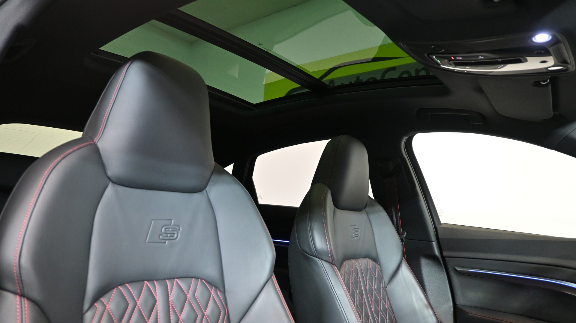 AUDI Q8 Sportback 55 e-tron Black Edition quattro-image-6