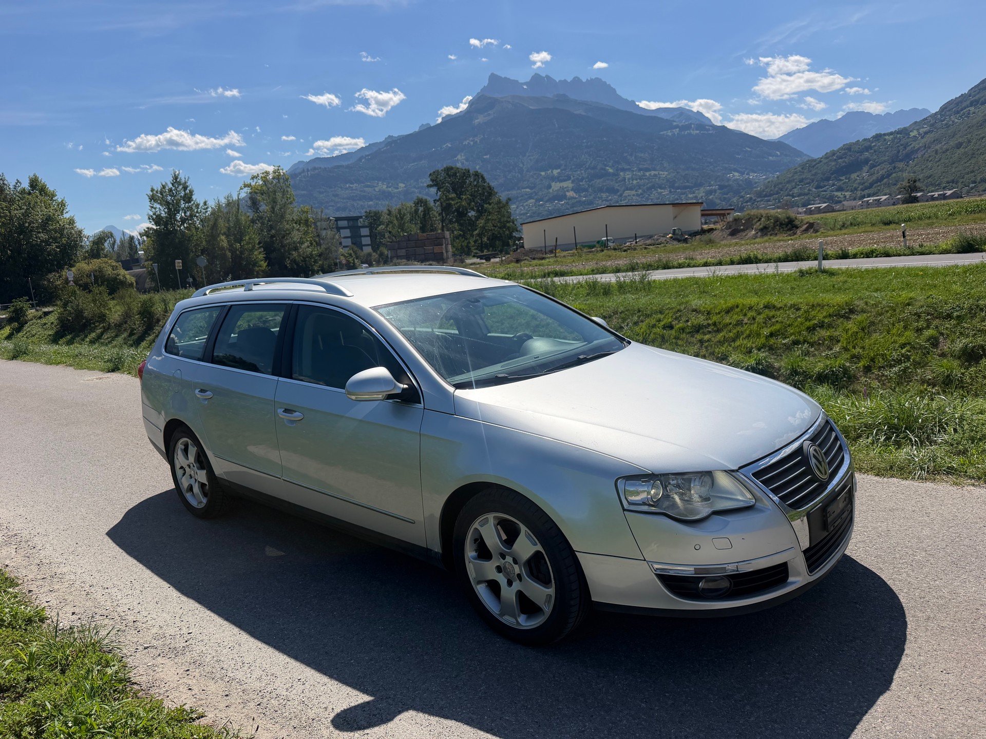 VW Passat Variant 3.2 V6 FSI Sportline 4Motion-image-2