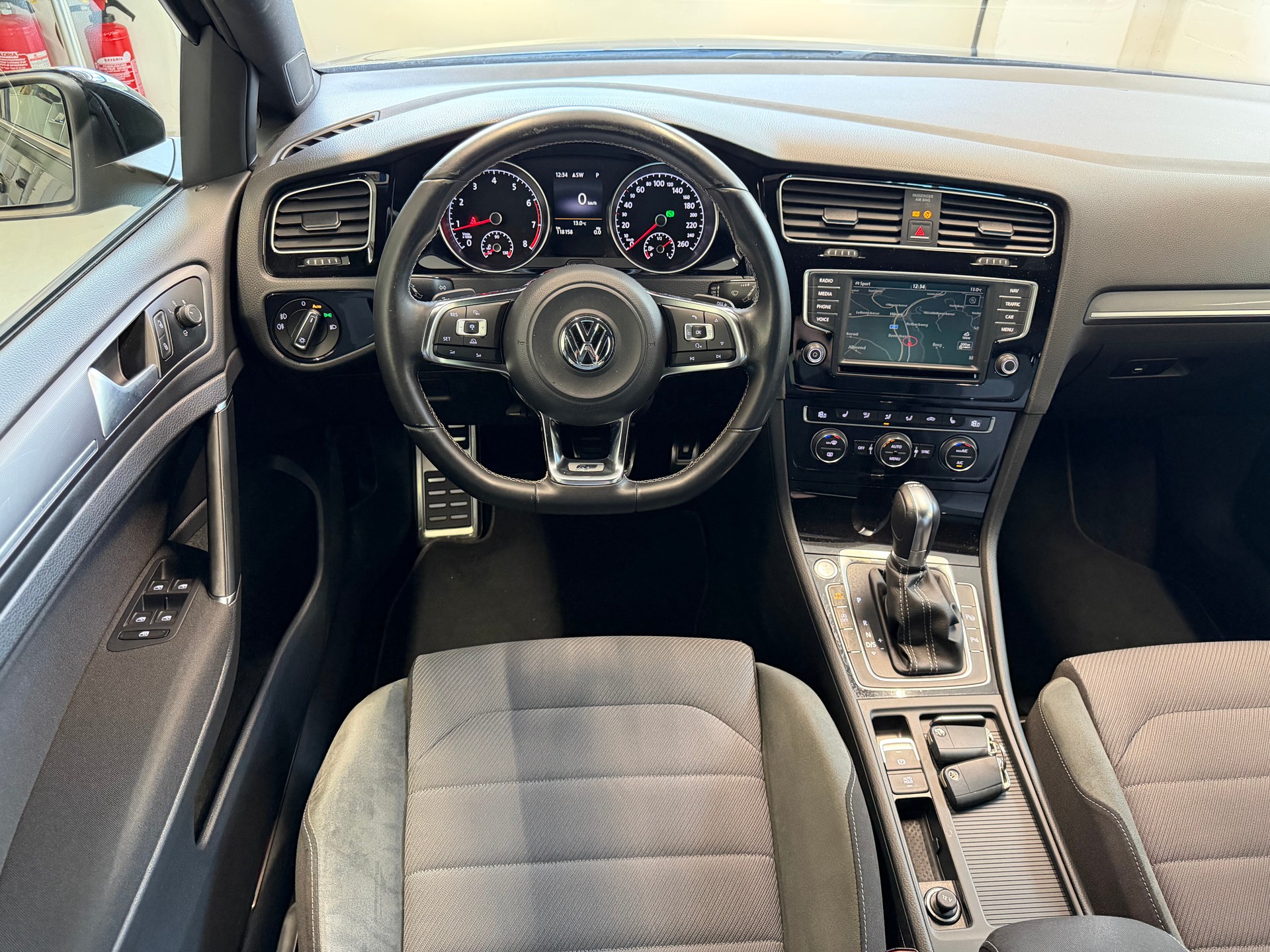 VW Golf 1.4 TSI Lounge RLine DSG-image-8
