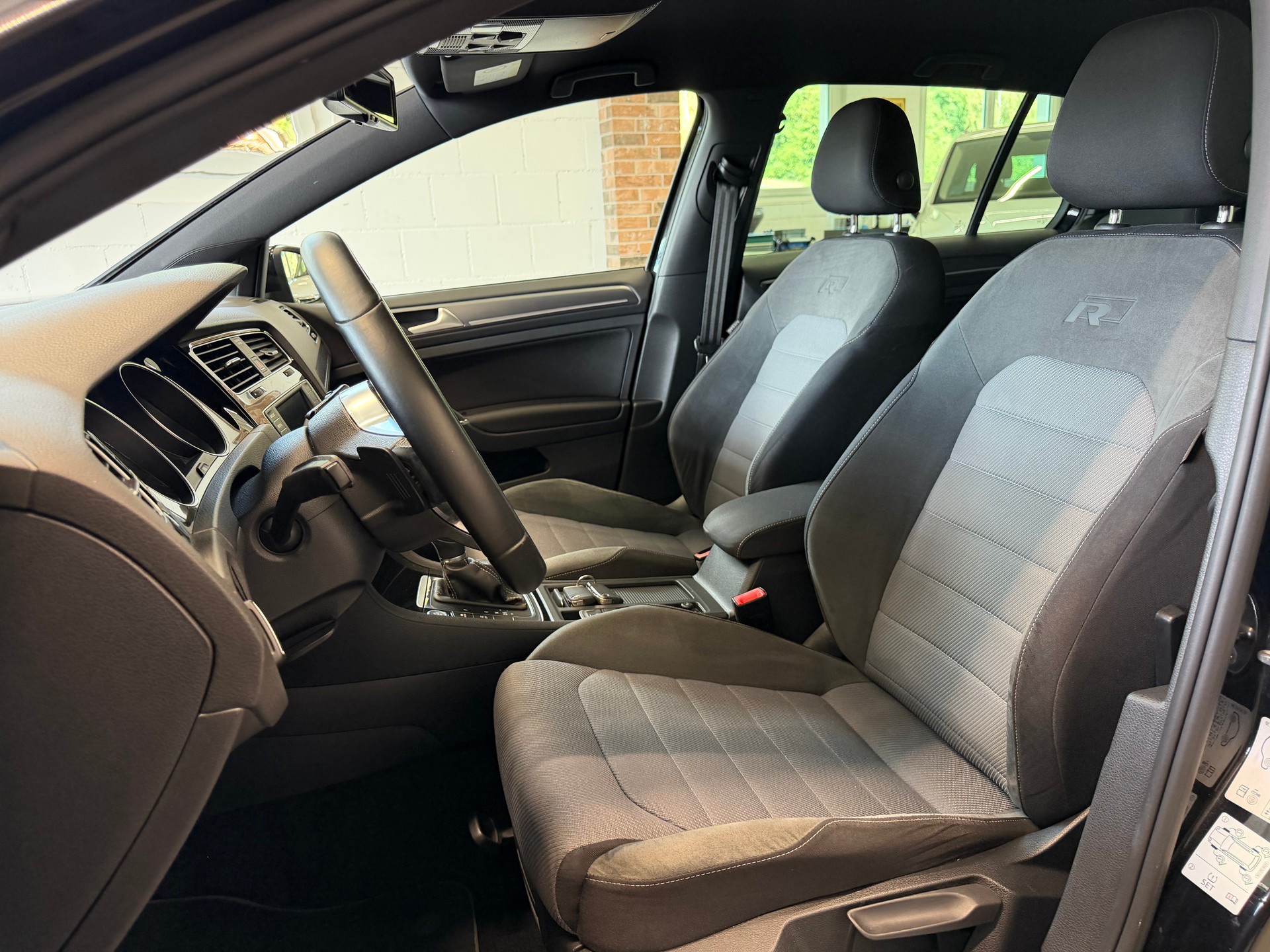 VW Golf 1.4 TSI Lounge RLine DSG-image-7