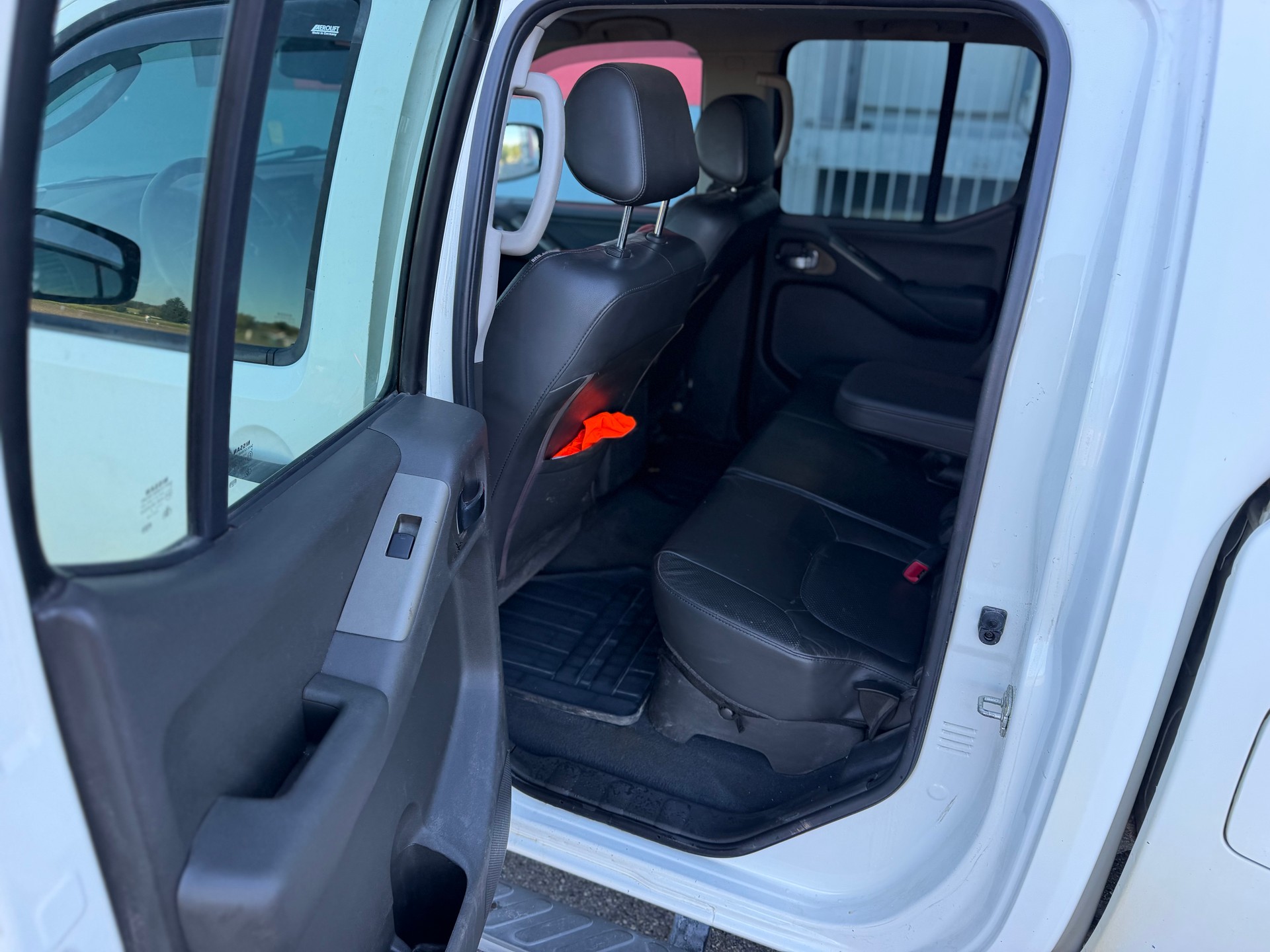 NISSAN Navara Double Cab SE 2.5 dCiA 4WD-image-12
