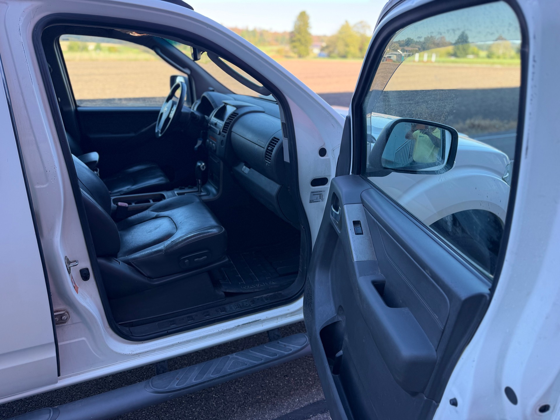NISSAN Navara Double Cab SE 2.5 dCiA 4WD-image-9
