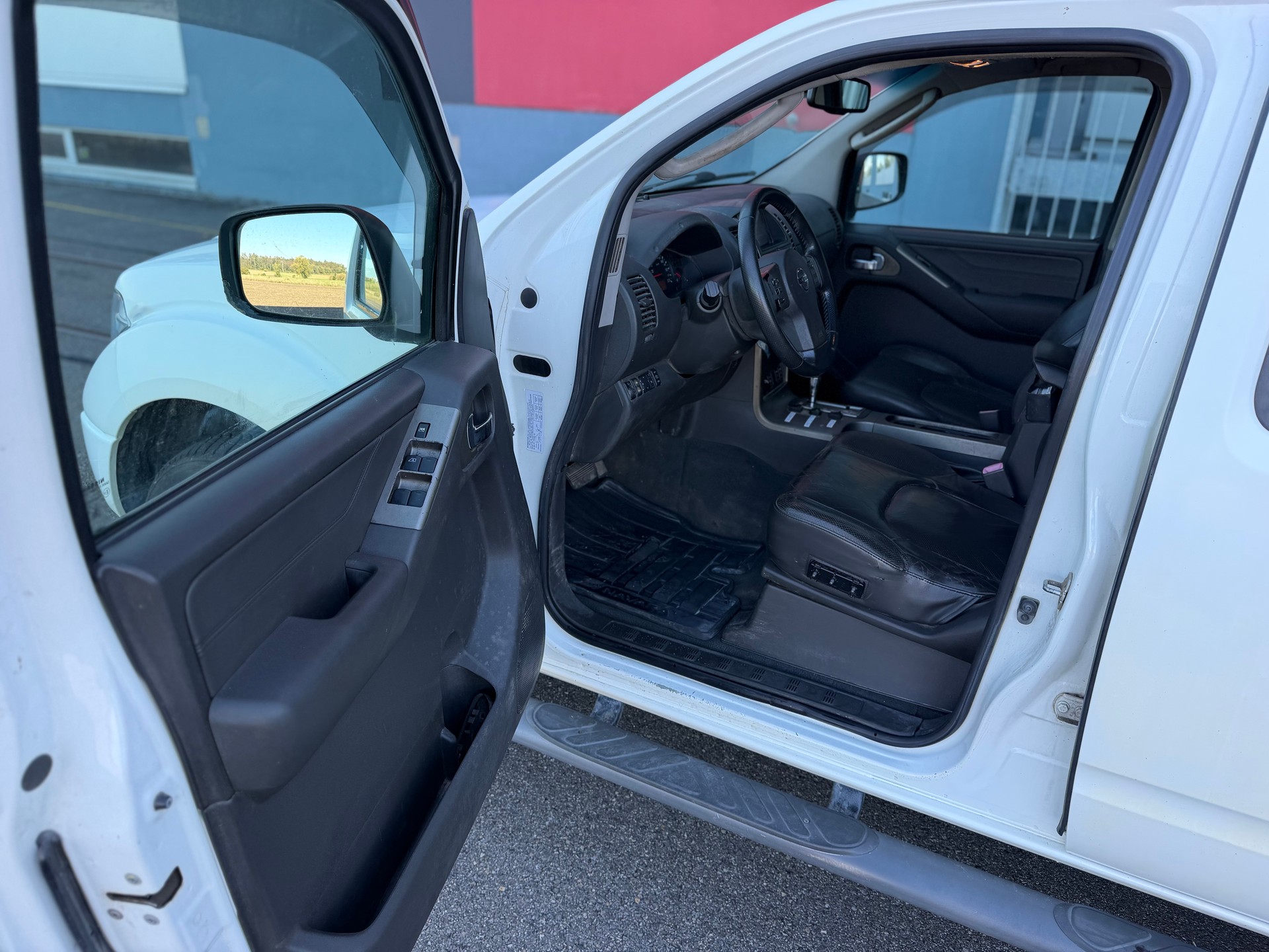 NISSAN Navara Double Cab SE 2.5 dCiA 4WD-image-13