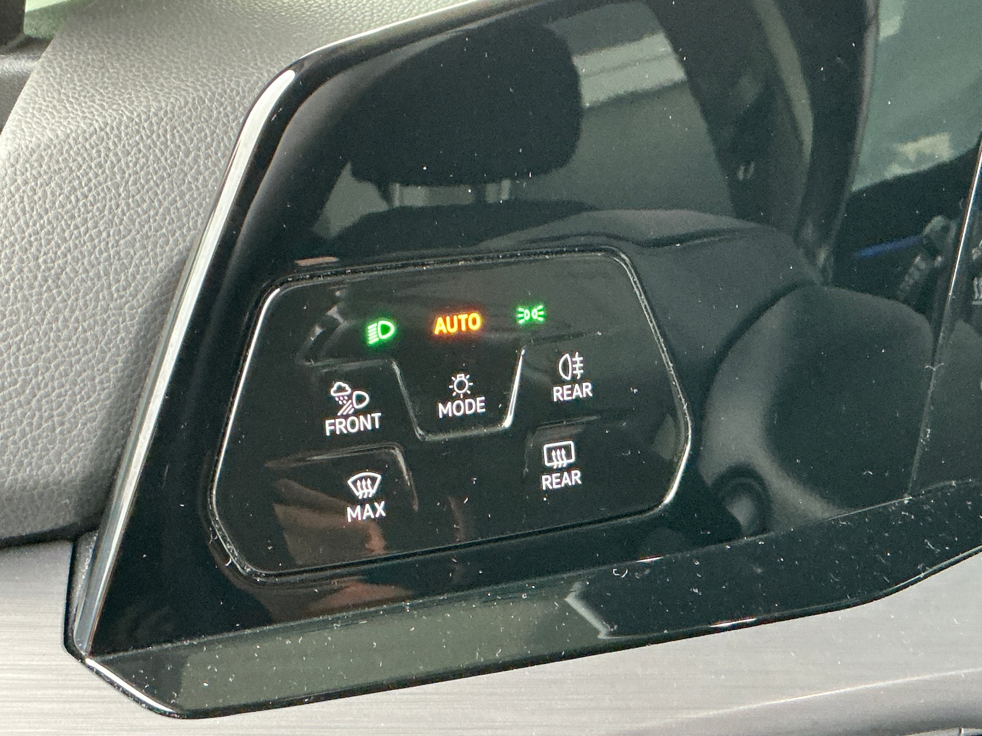 VW Golf VIII 1.4 TSI PHEV Style DSG-image-10