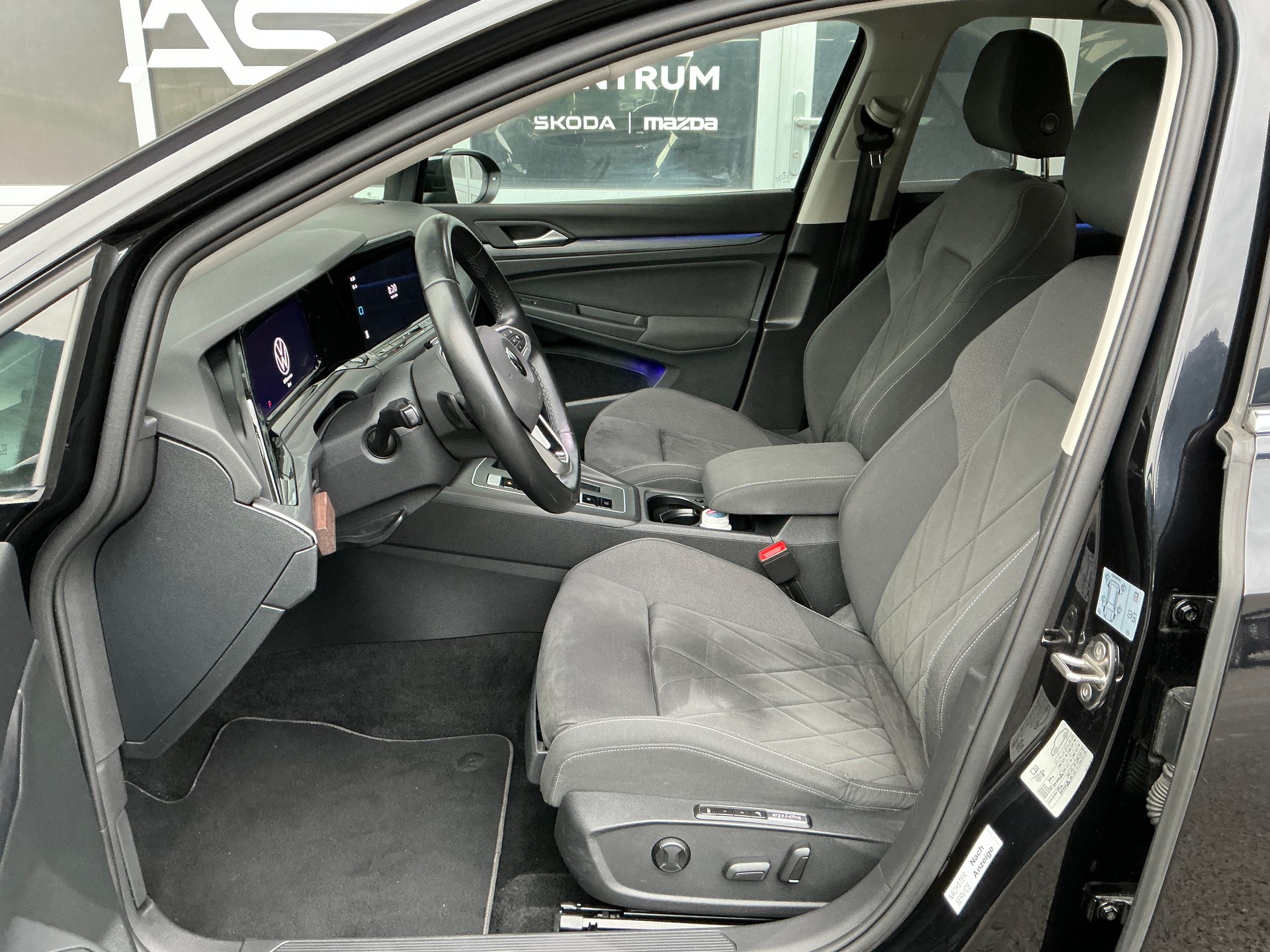 VW Golf VIII 1.4 TSI PHEV Style DSG-image-7