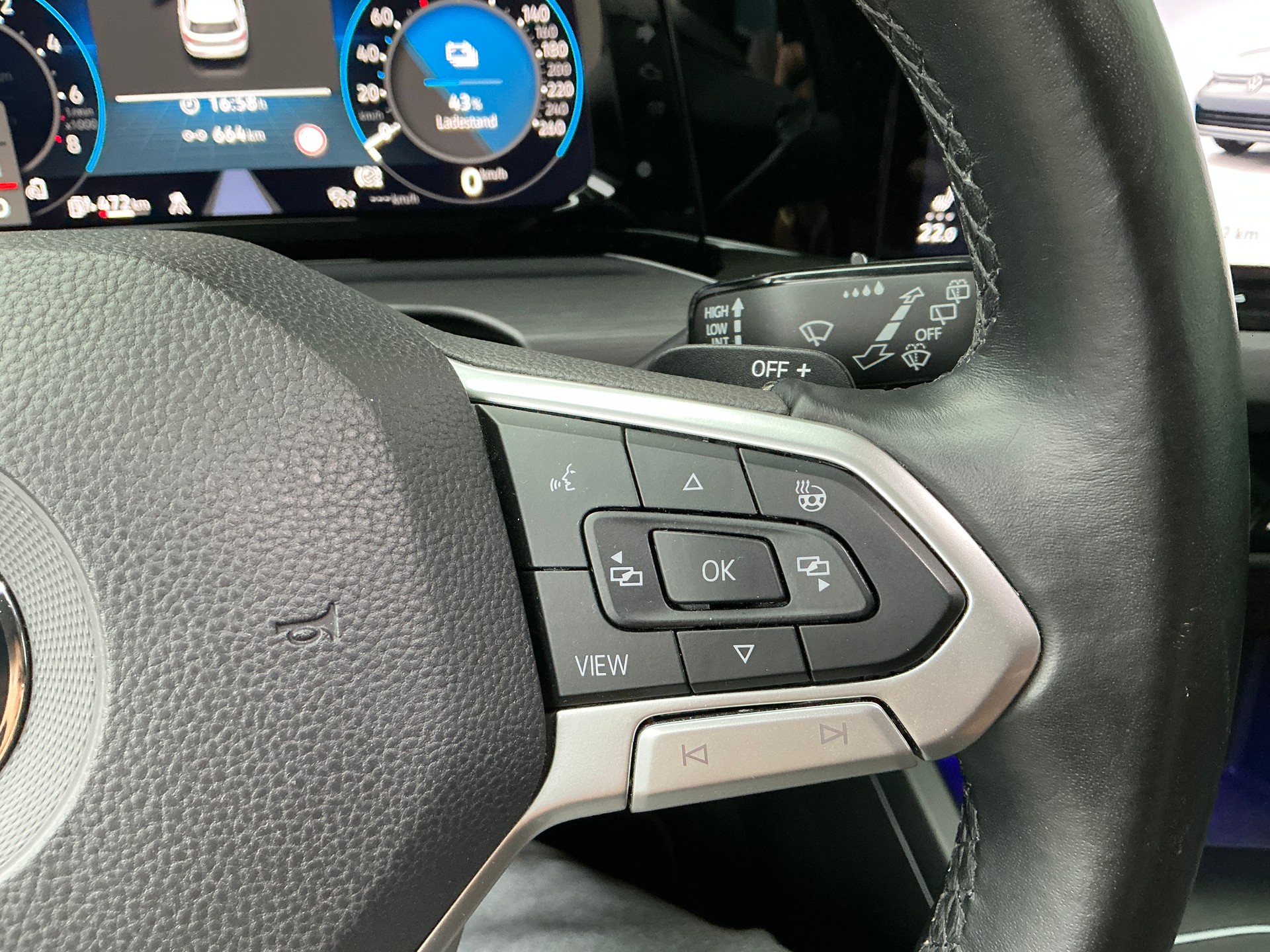 VW Golf VIII 1.4 TSI PHEV Style DSG-image-11