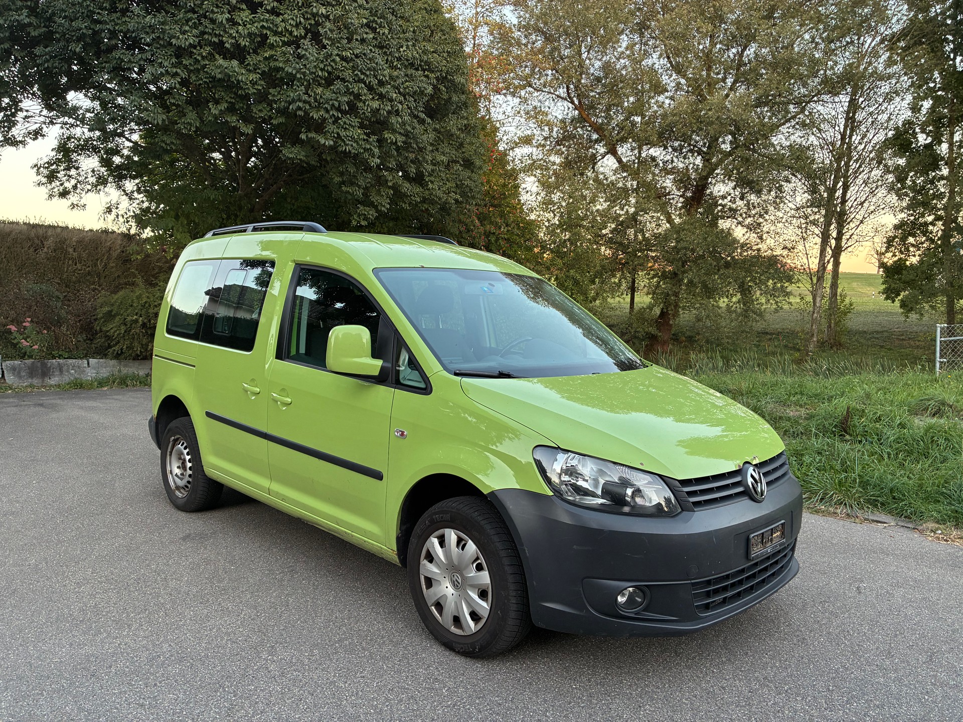 VW Caddy 2.0 TDI 4Motion-image-1