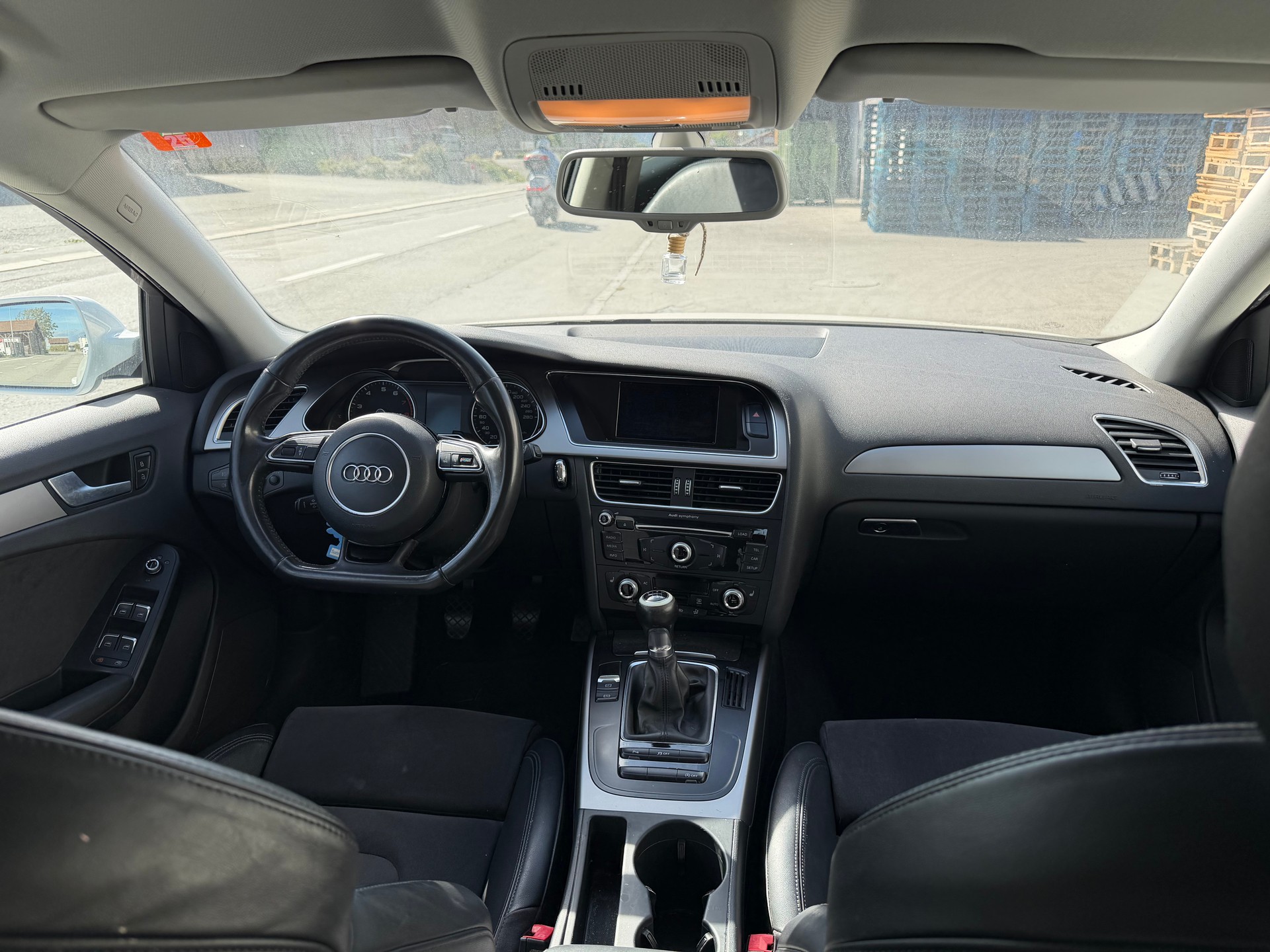 AUDI A4 Avant 1.8 TFSI-image-2