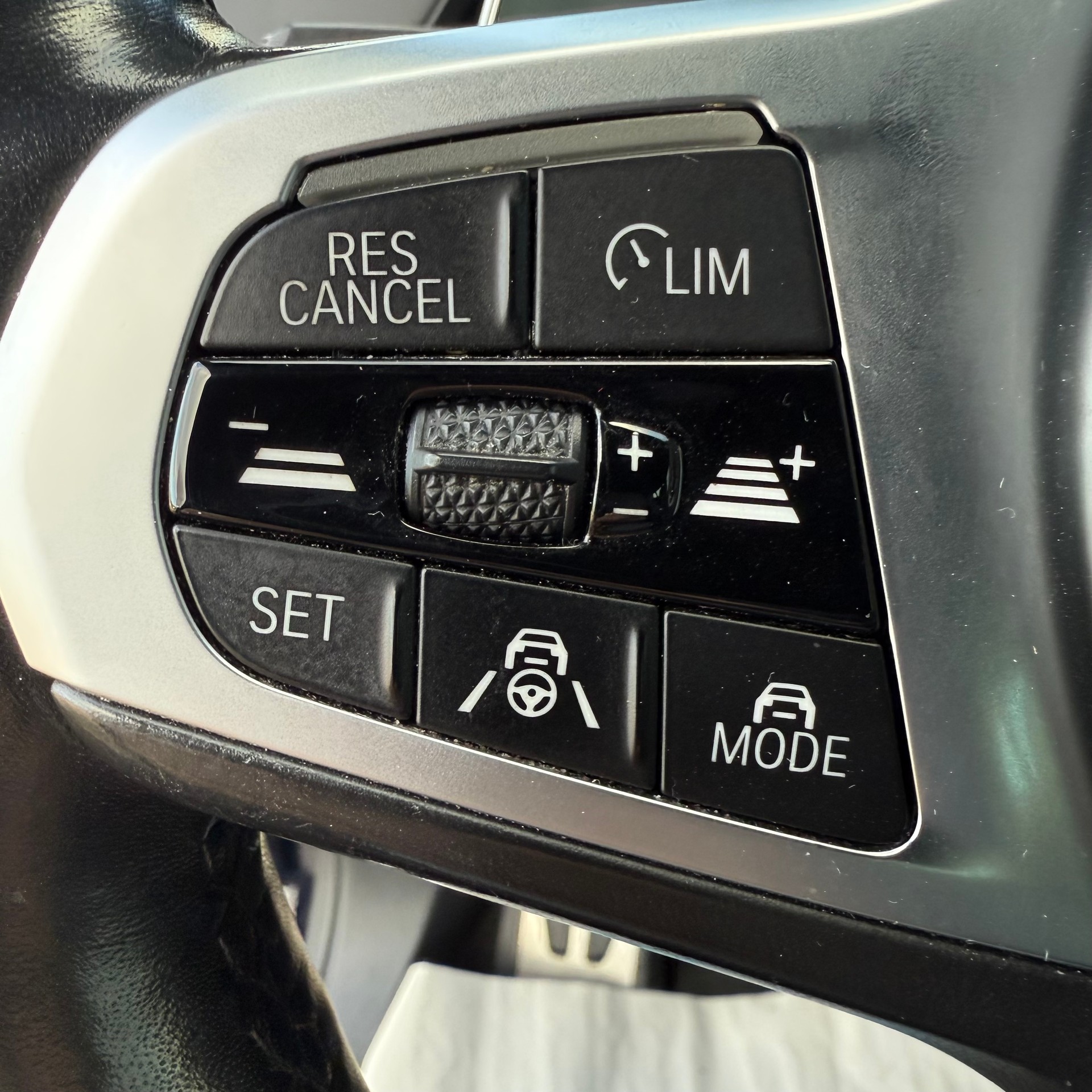 BMW X5 xDrive 30d Steptronic M SPORT PLUS *LEDER / PANORAMA-DACH / 21 ZOLL ALU / LUFT-FEDERUNG*-image-16
