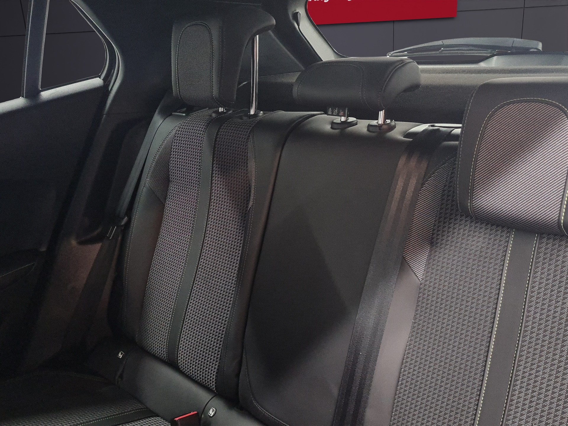 PEUGEOT 2008 1.2 GT-image-6