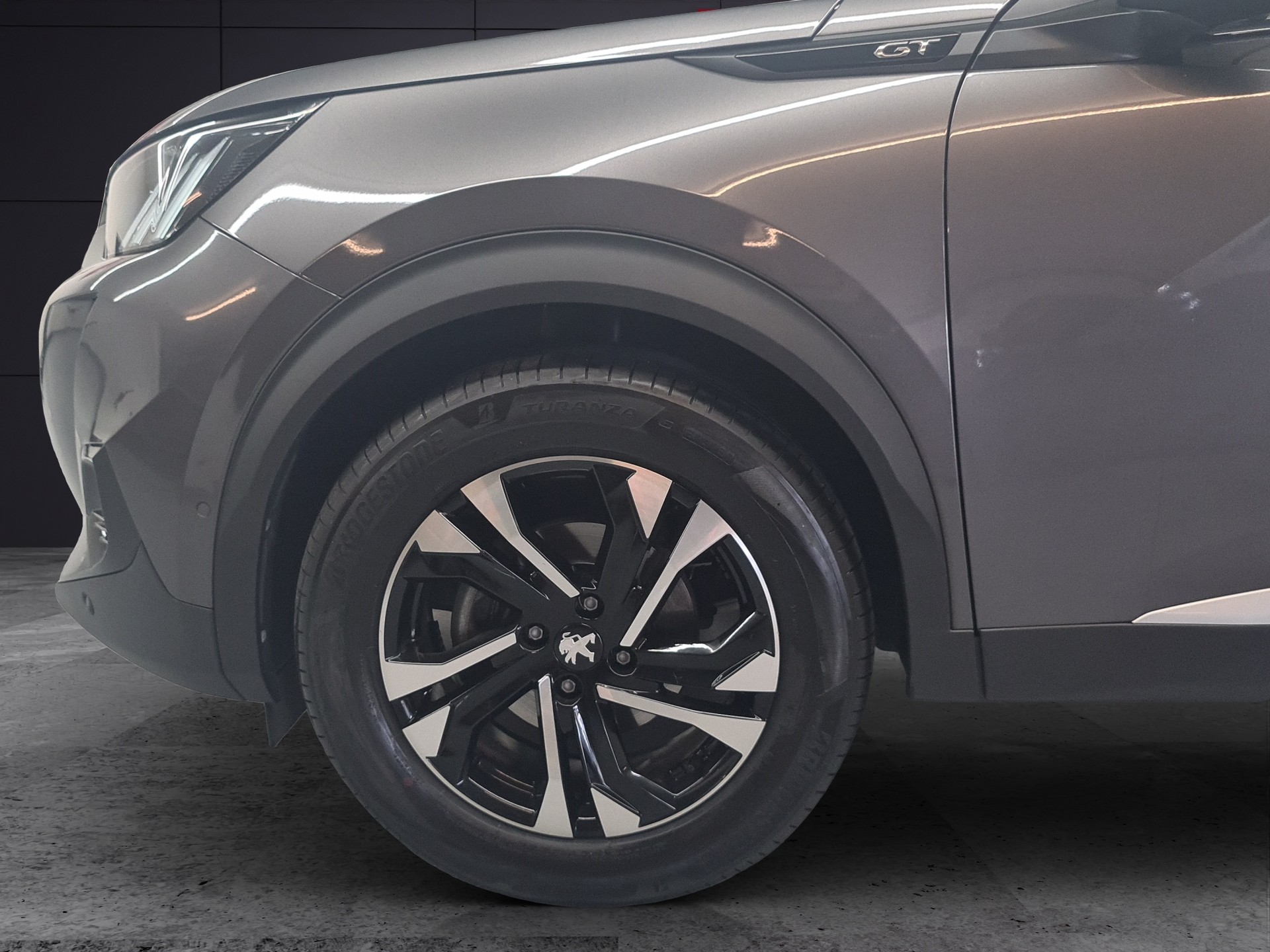 PEUGEOT 2008 1.2 GT-image-4