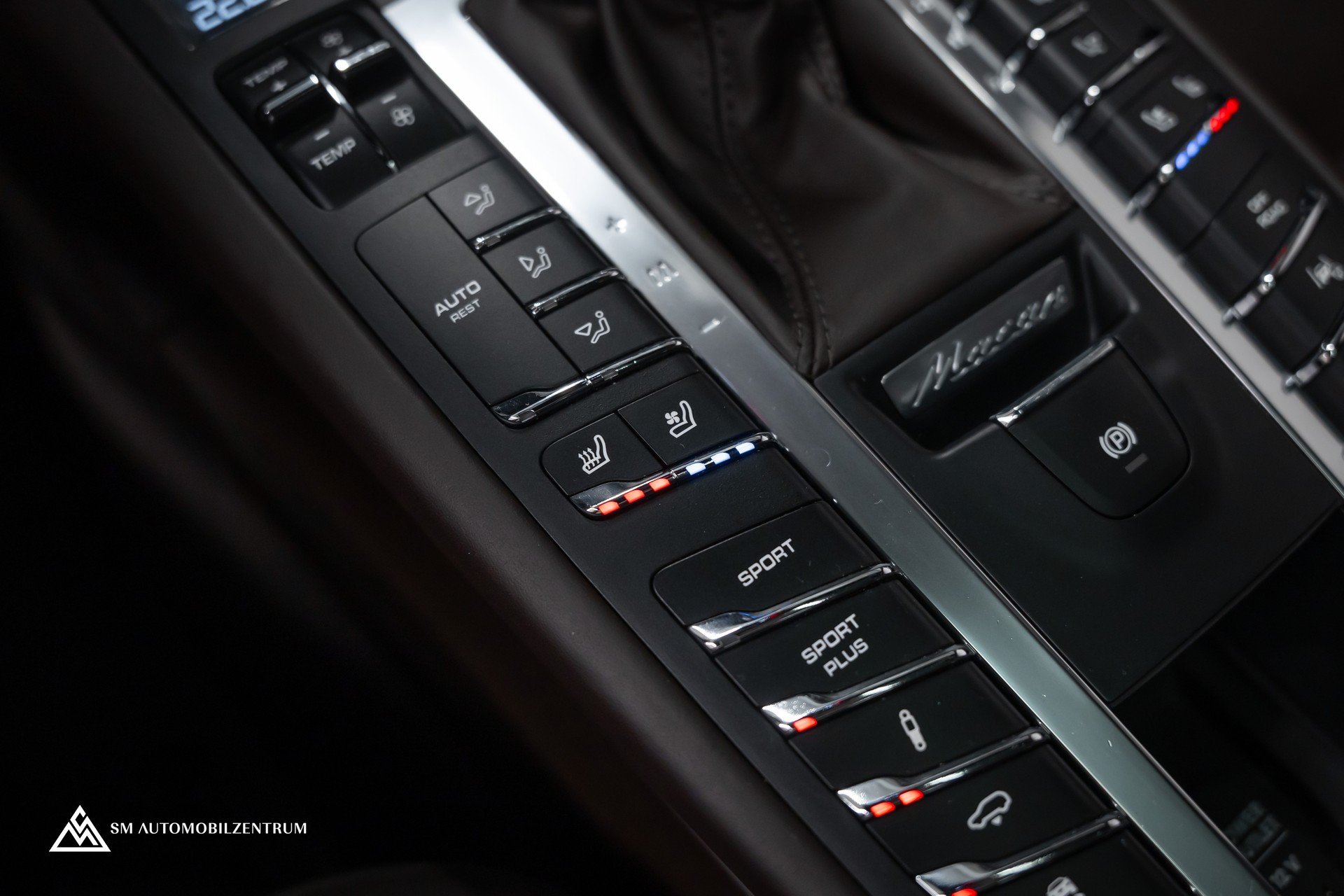 PORSCHE Macan Turbo PDK / Panorama / Sport Chrono / 21" 911 Turbo Design / Luftfahrwerk-image-26