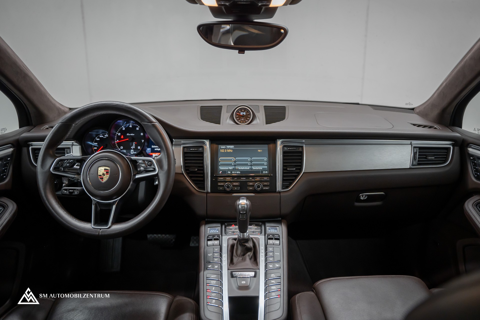 PORSCHE Macan Turbo PDK / Panorama / Sport Chrono / 21" 911 Turbo Design / Luftfahrwerk-image-12