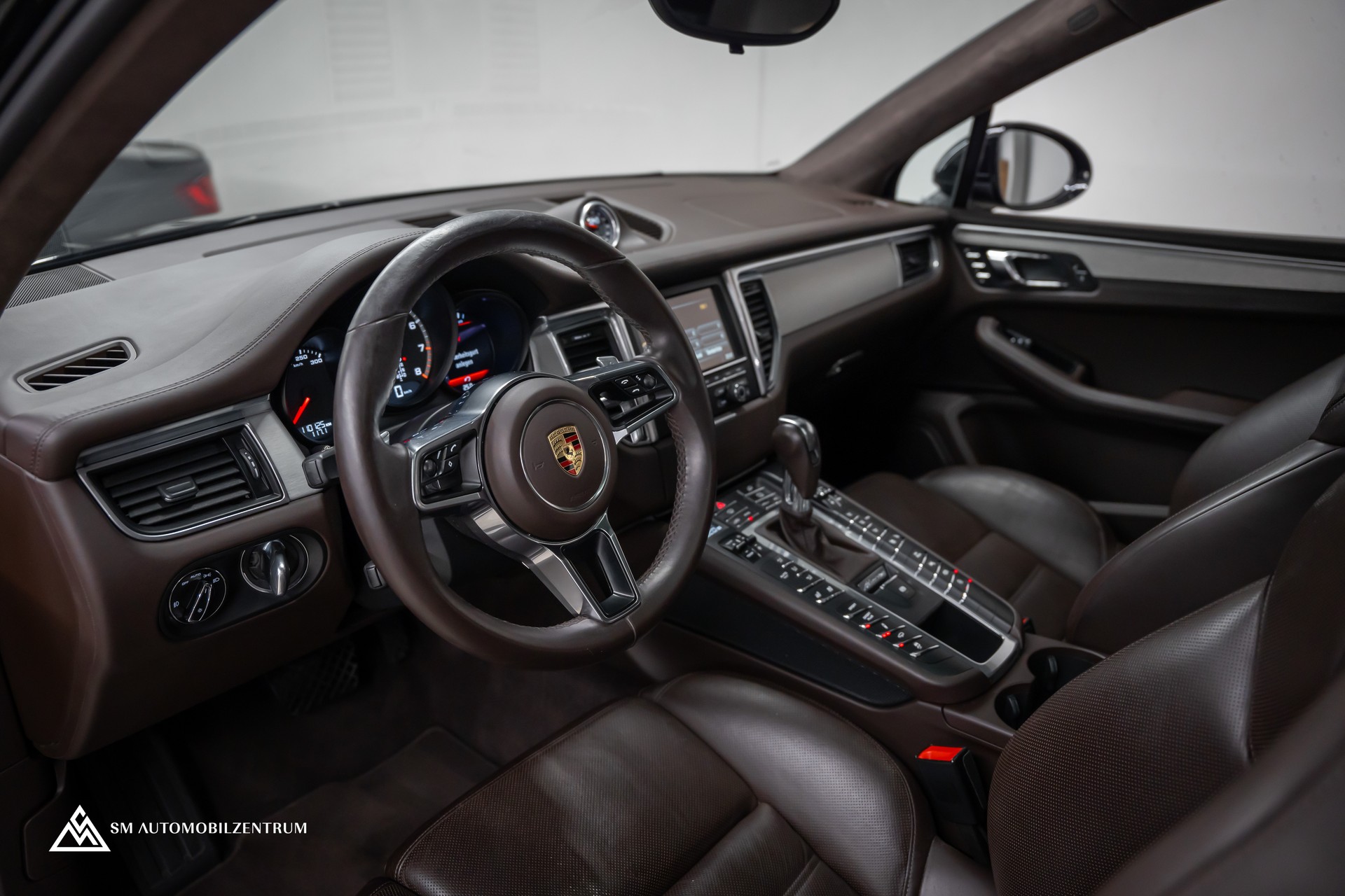 PORSCHE Macan Turbo PDK / Panorama / Sport Chrono / 21" 911 Turbo Design / Luftfahrwerk-image-13