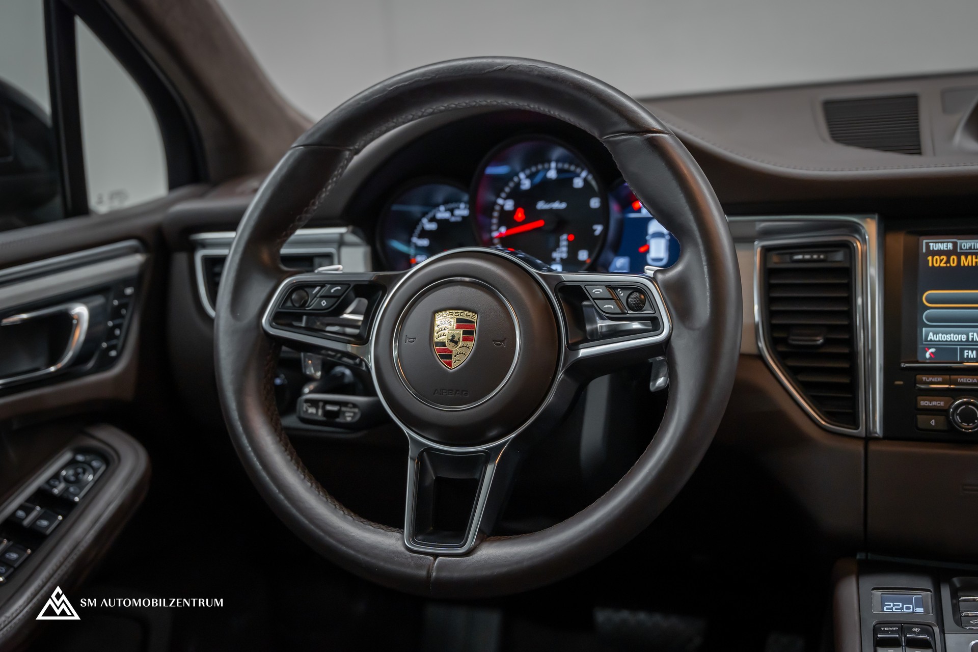 PORSCHE Macan Turbo PDK / Panorama / Sport Chrono / 21" 911 Turbo Design / Luftfahrwerk-image-21