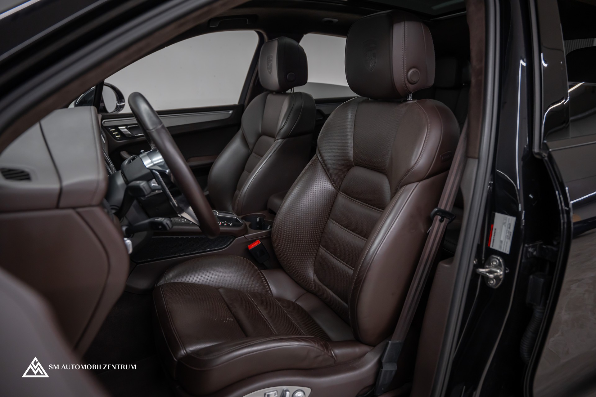 PORSCHE Macan Turbo PDK / Panorama / Sport Chrono / 21" 911 Turbo Design / Luftfahrwerk-image-14