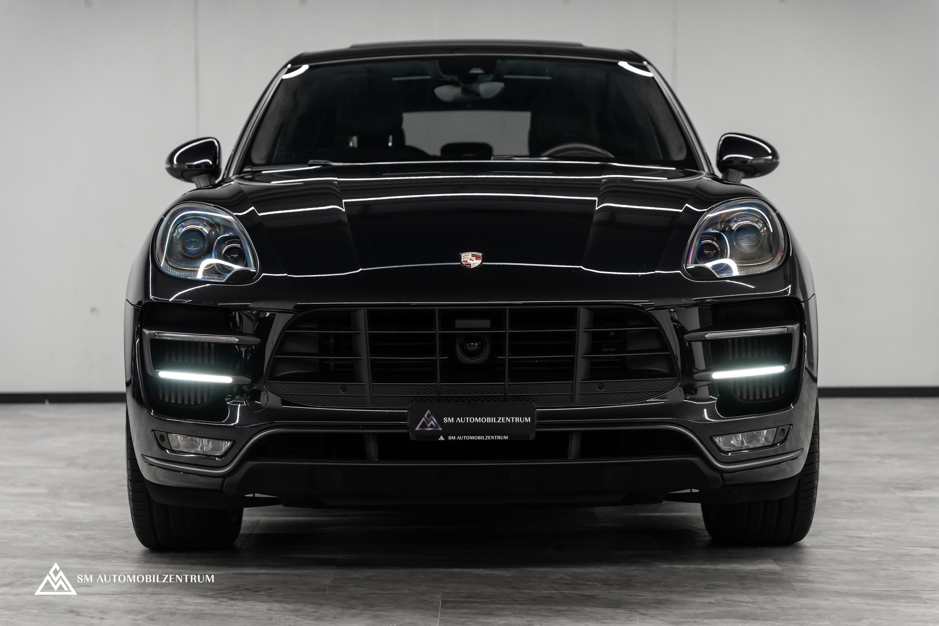 PORSCHE Macan Turbo PDK / Panorama / Sport Chrono / 21" 911 Turbo Design / Luftfahrwerk-image-1