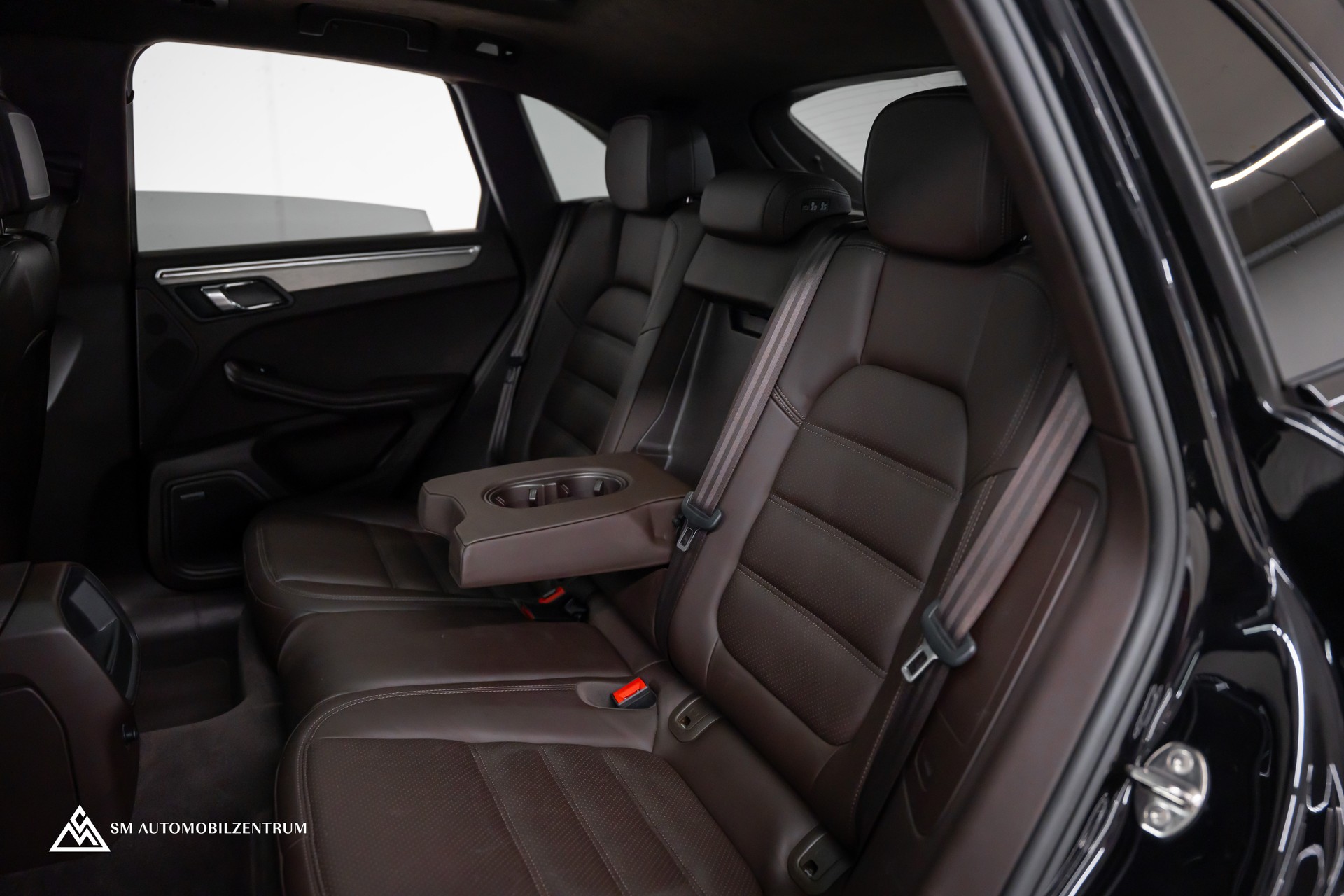 PORSCHE Macan Turbo PDK / Panorama / Sport Chrono / 21" 911 Turbo Design / Luftfahrwerk-image-16