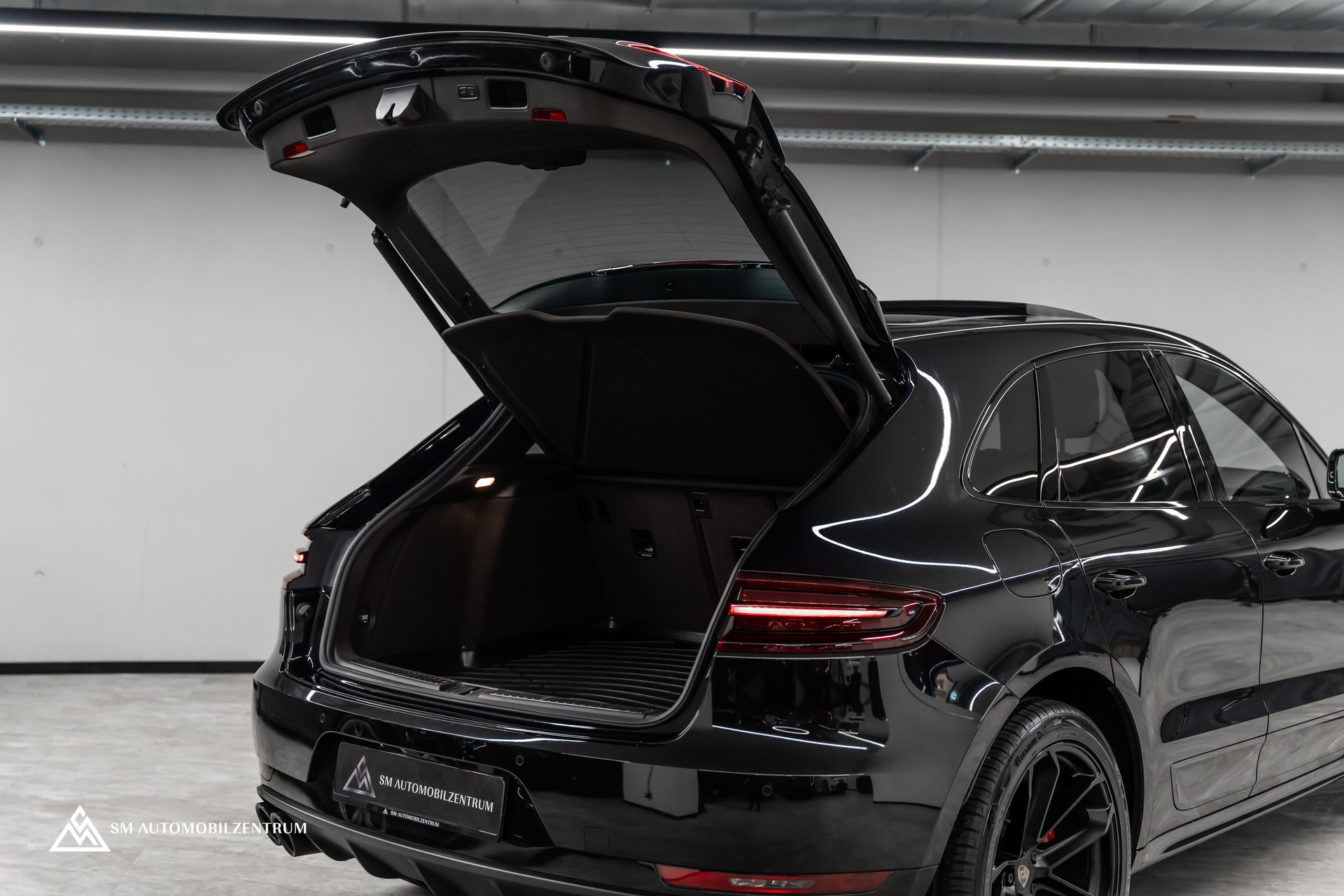 PORSCHE Macan Turbo PDK / Panorama / Sport Chrono / 21" 911 Turbo Design / Luftfahrwerk-image-10