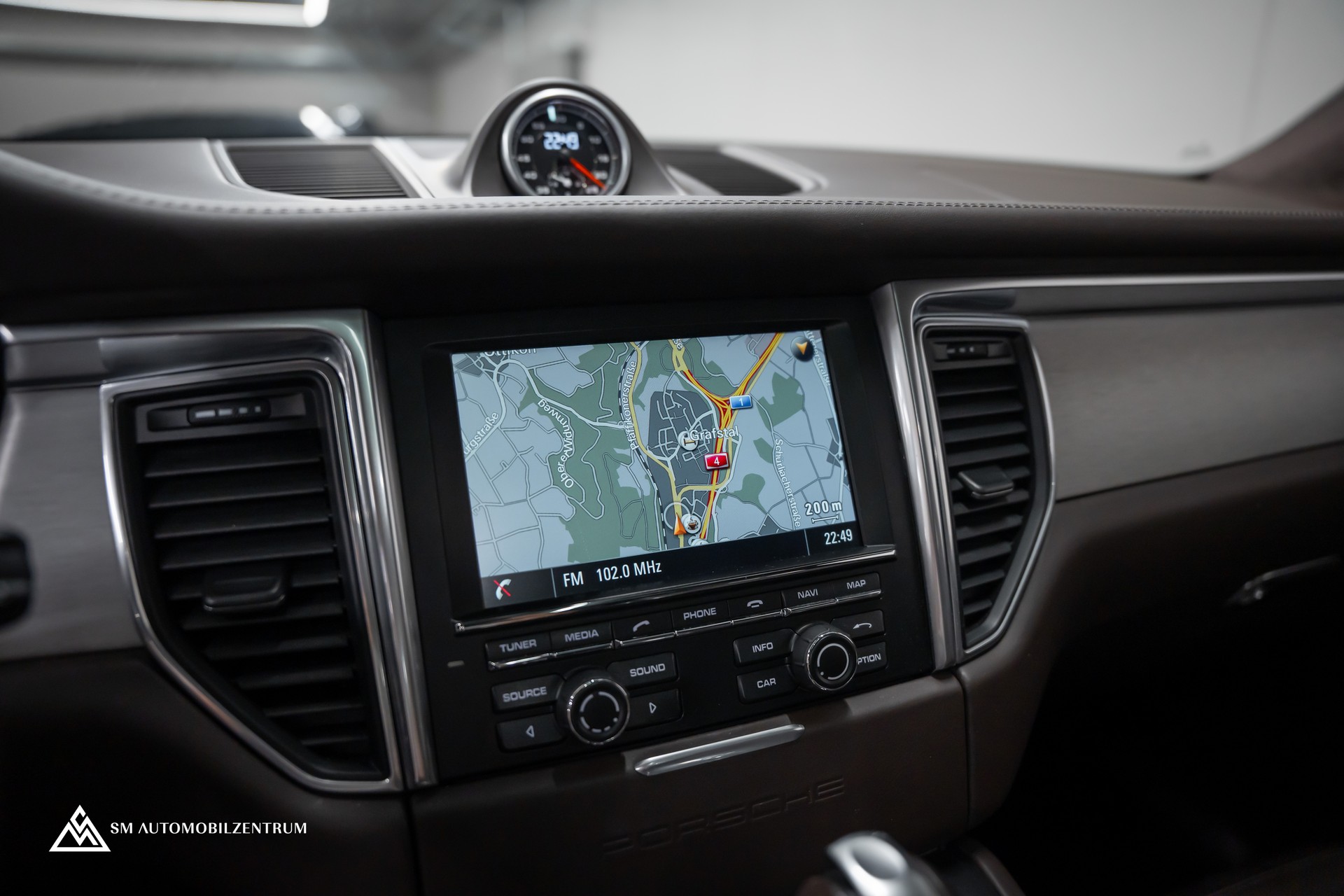 PORSCHE Macan Turbo PDK / Panorama / Sport Chrono / 21" 911 Turbo Design / Luftfahrwerk-image-29