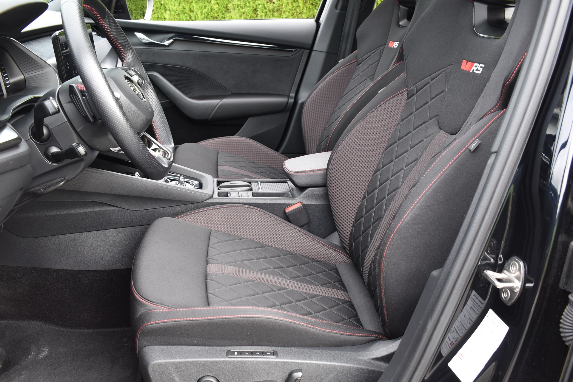 SKODA Octavia Combi 2.0 TSI DSG RS-image-11
