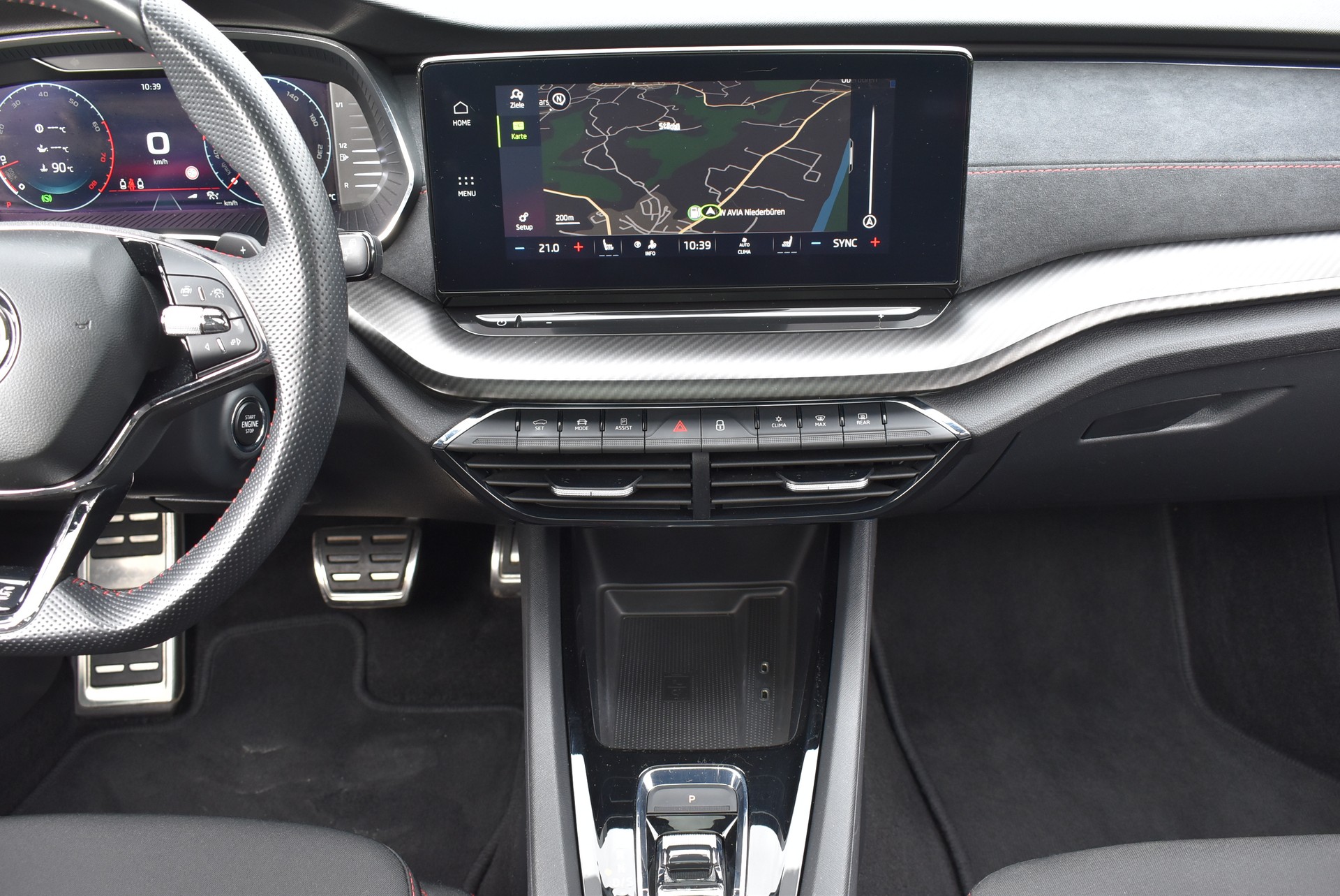 SKODA Octavia Combi 2.0 TSI DSG RS-image-9