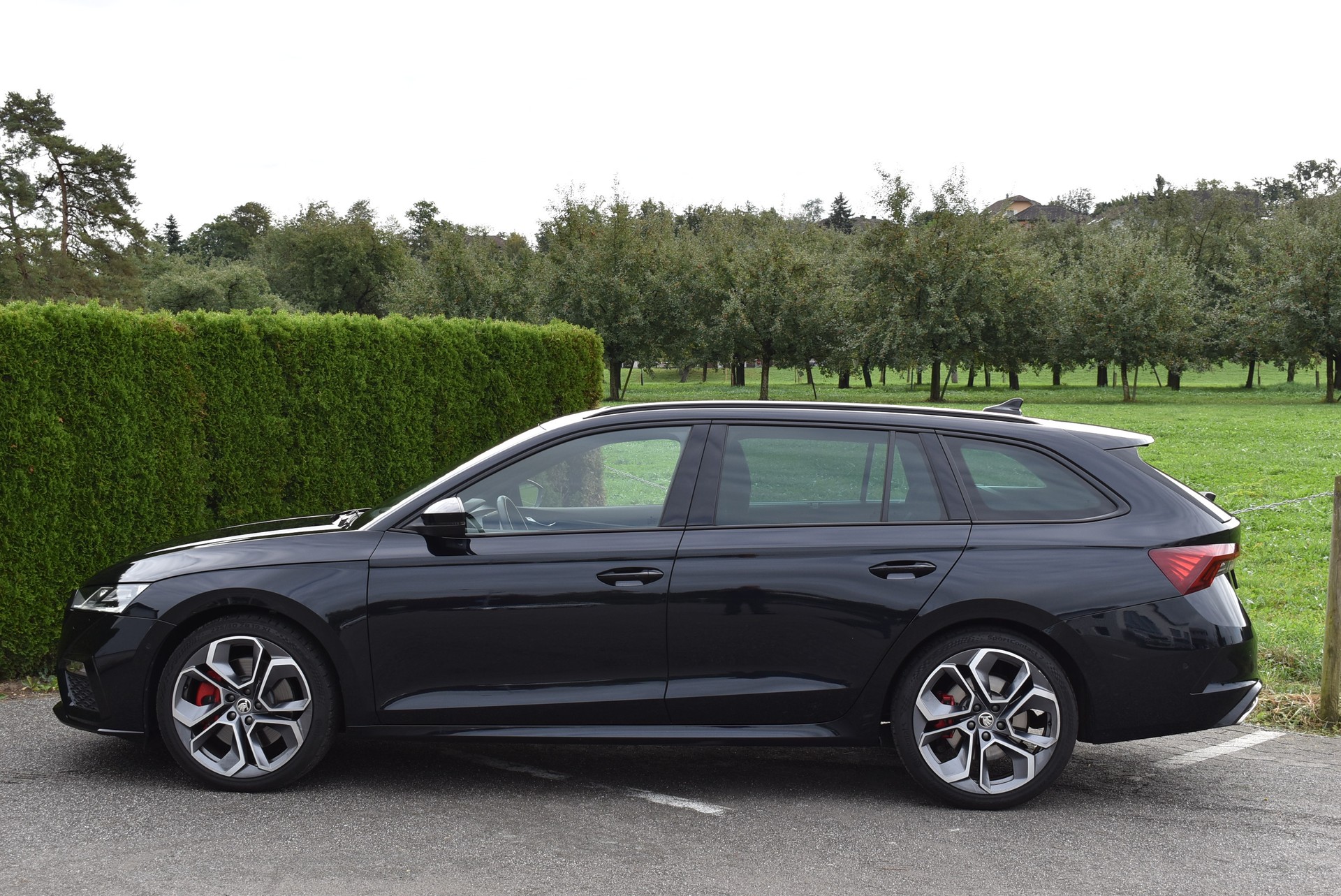 SKODA Octavia Combi 2.0 TSI DSG RS-image-1