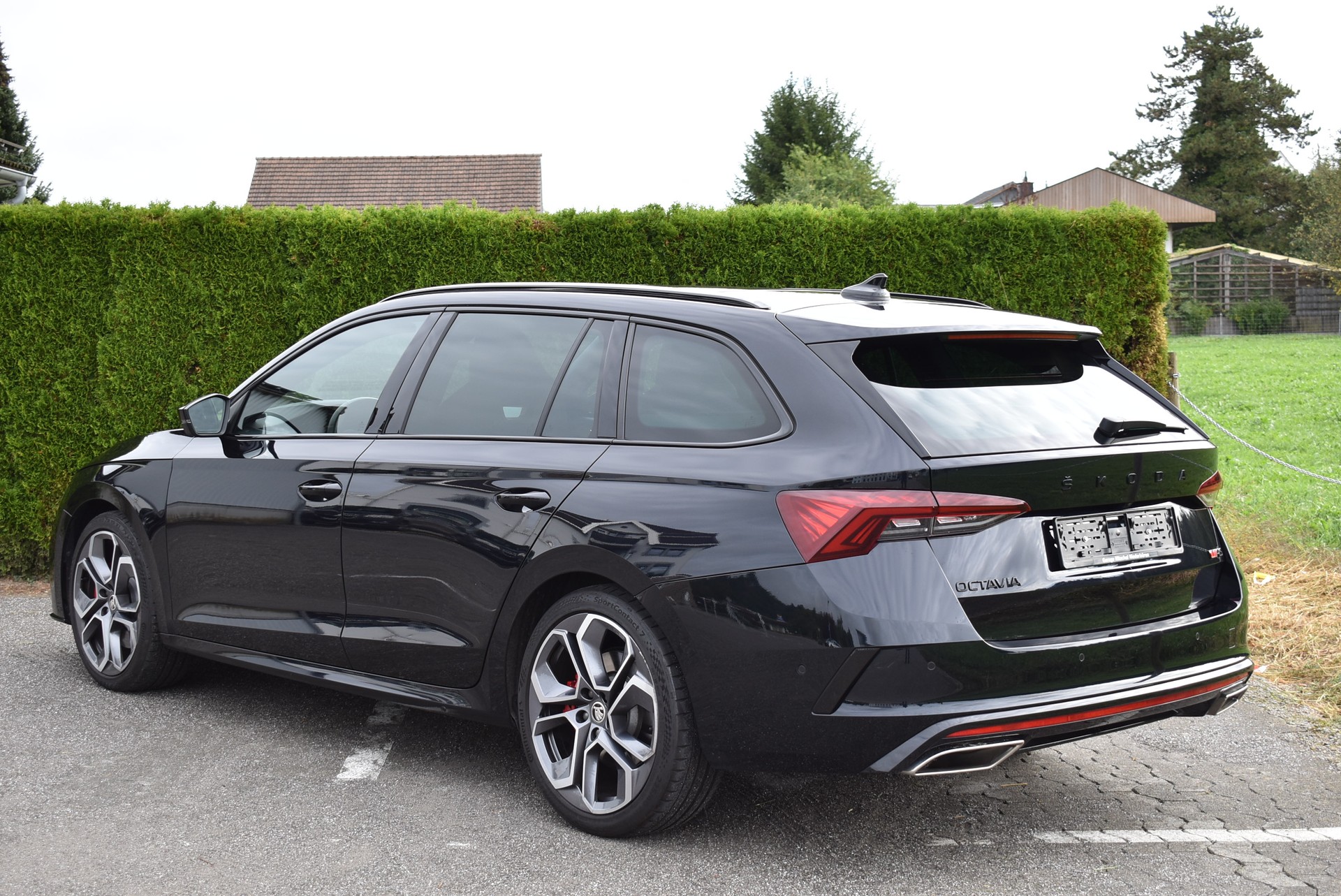 SKODA Octavia Combi 2.0 TSI DSG RS-image-2
