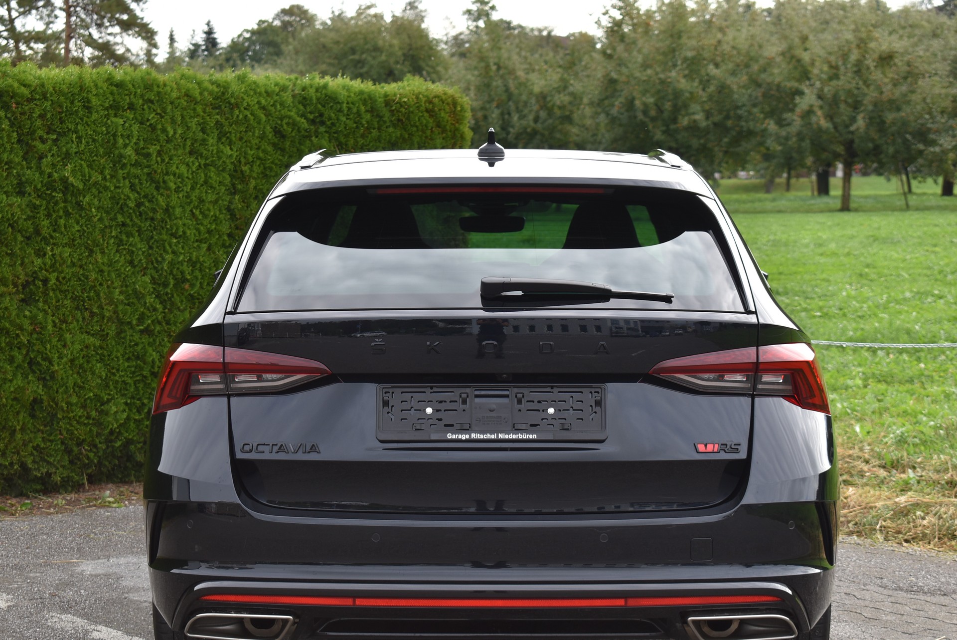 SKODA Octavia Combi 2.0 TSI DSG RS-image-3