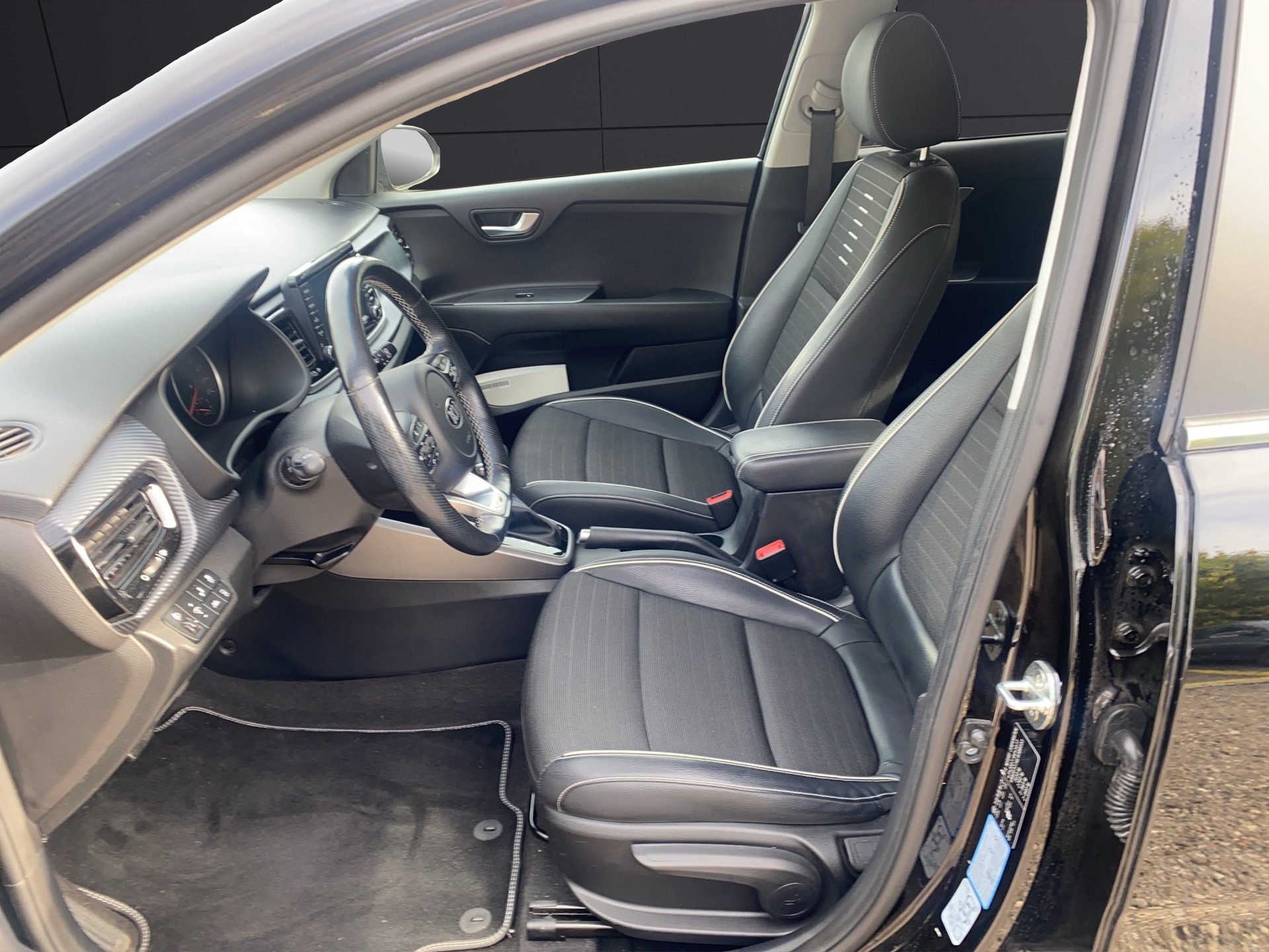 KIA Rio 1.0 T-GDi GT Line DCT-image-8