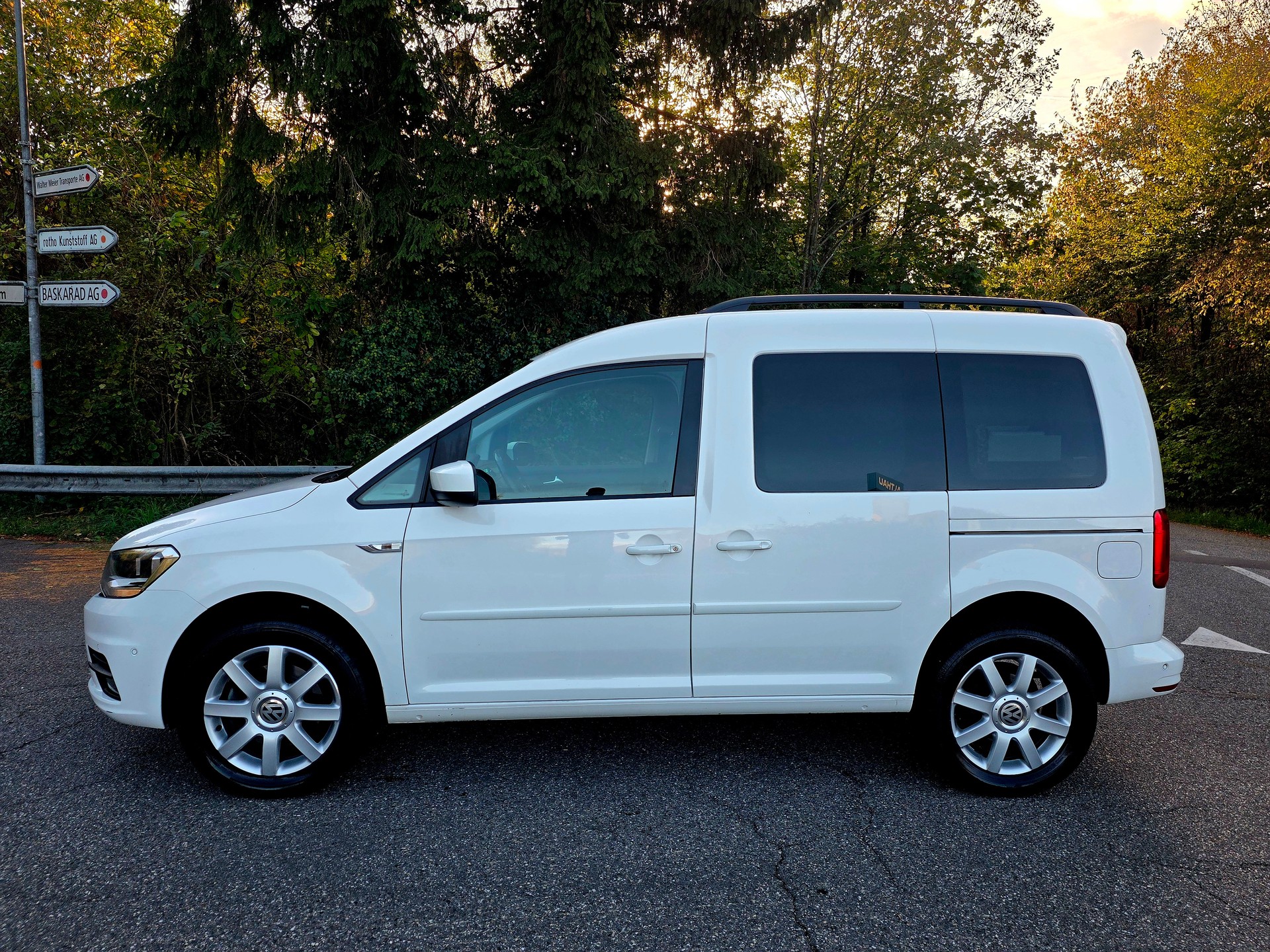 VW Caddy 2.0 TDI Comfortline 4Motion DSG-image-3