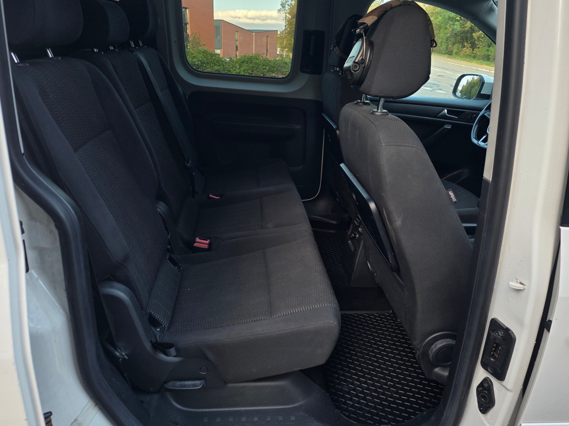 VW Caddy 2.0 TDI Comfortline 4Motion DSG-image-12