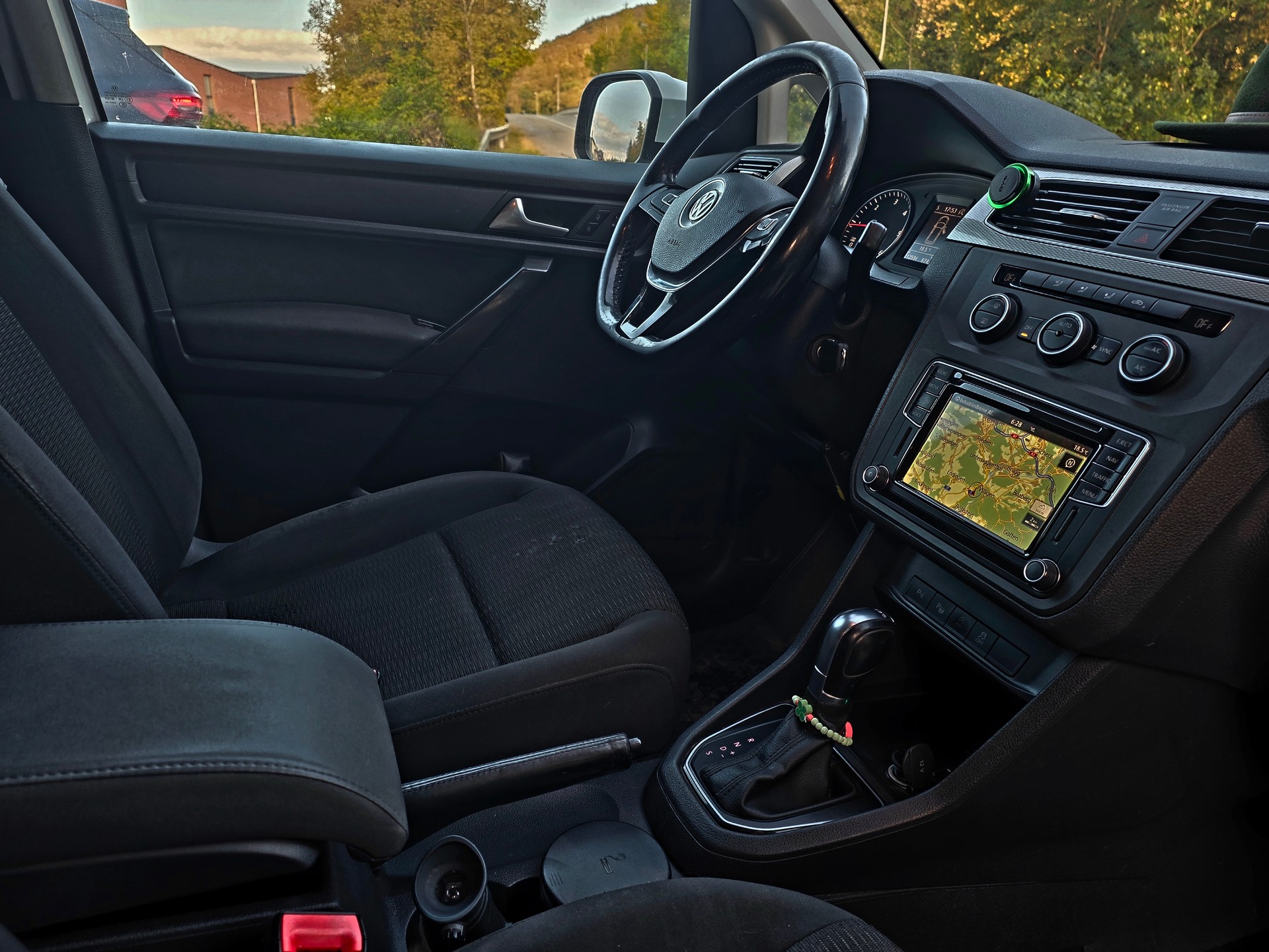 VW Caddy 2.0 TDI Comfortline 4Motion DSG-image-11