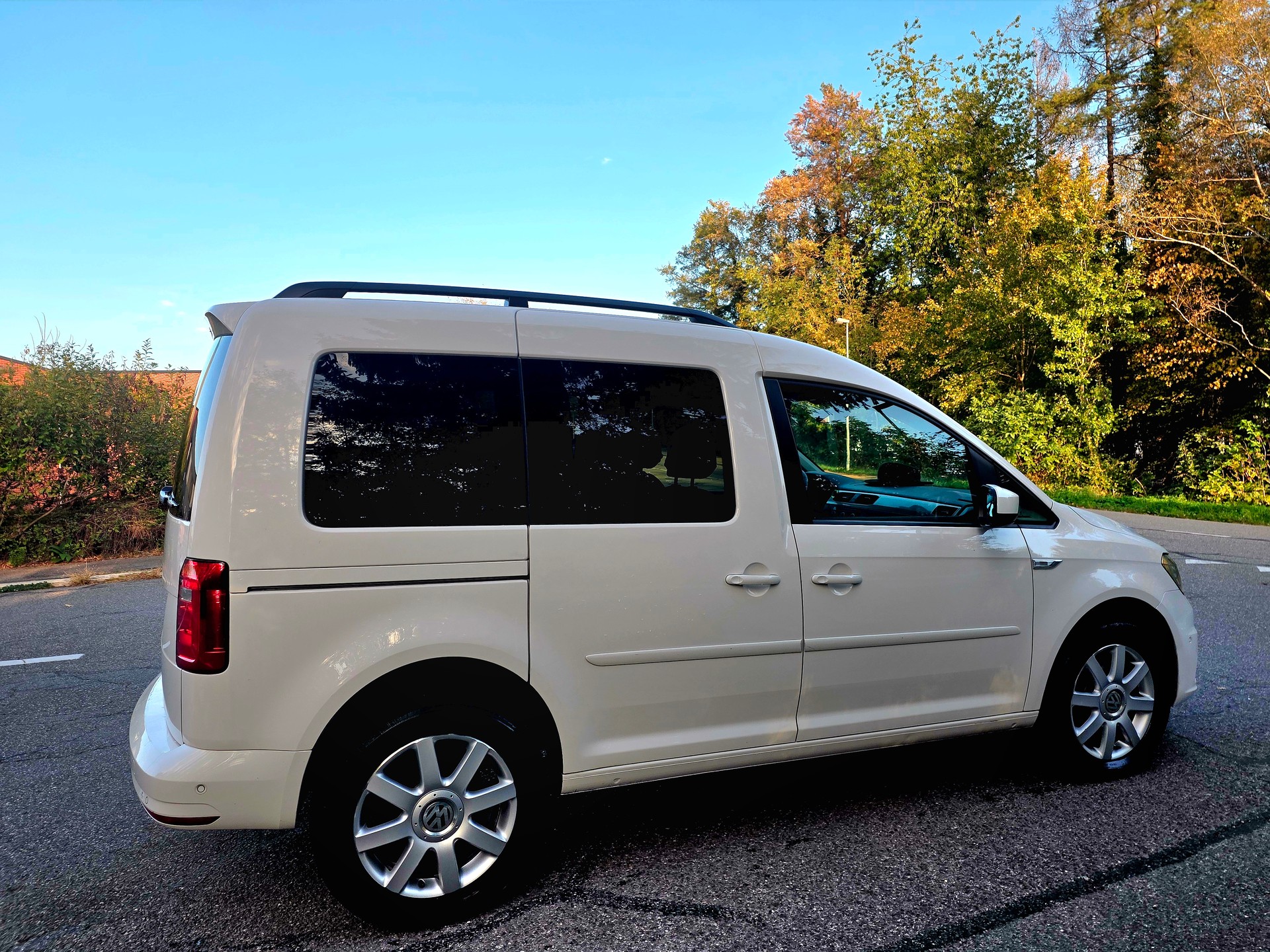 VW Caddy 2.0 TDI Comfortline 4Motion DSG-image-7