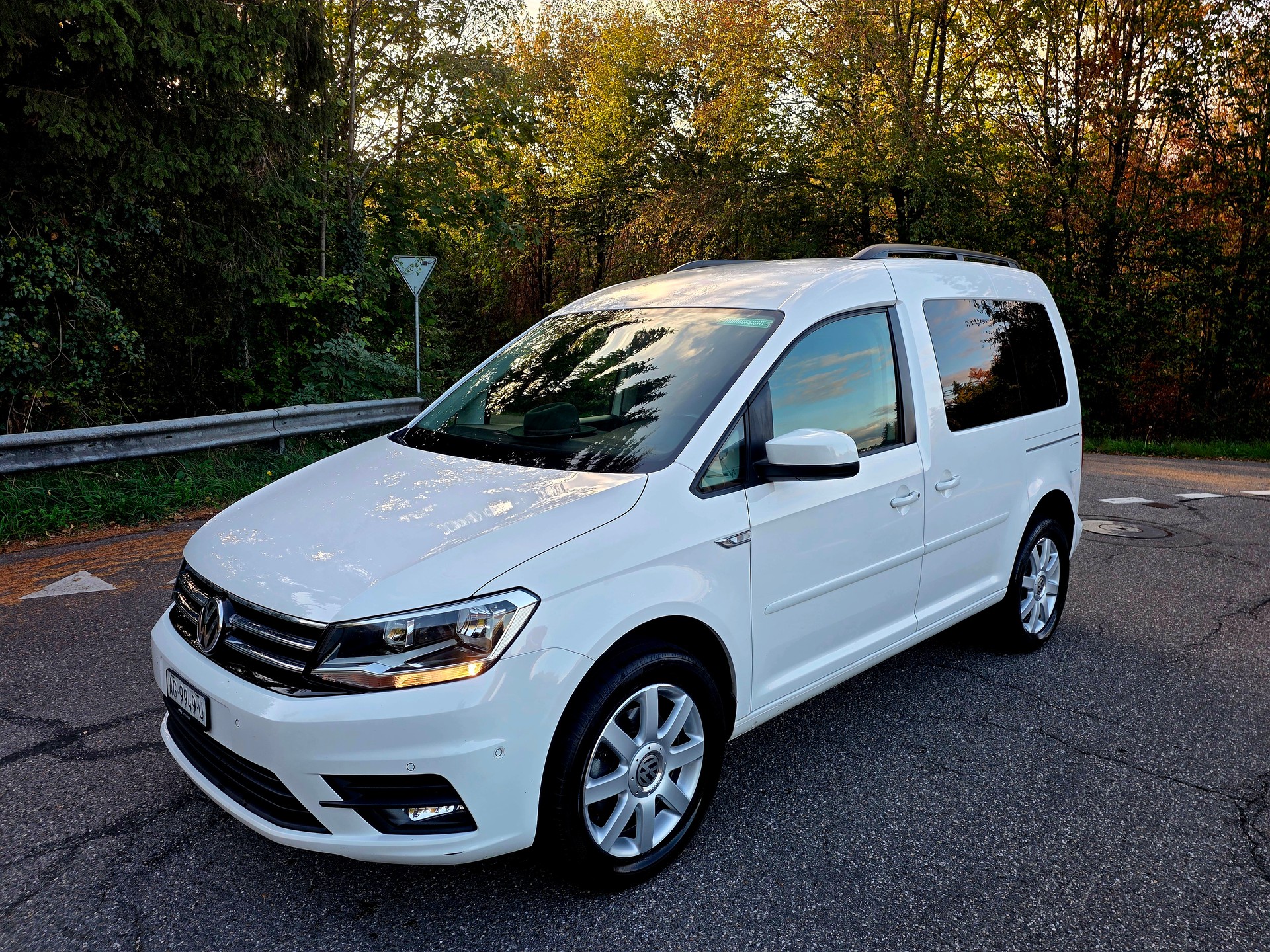 VW Caddy 2.0 TDI Comfortline 4Motion DSG-image-1