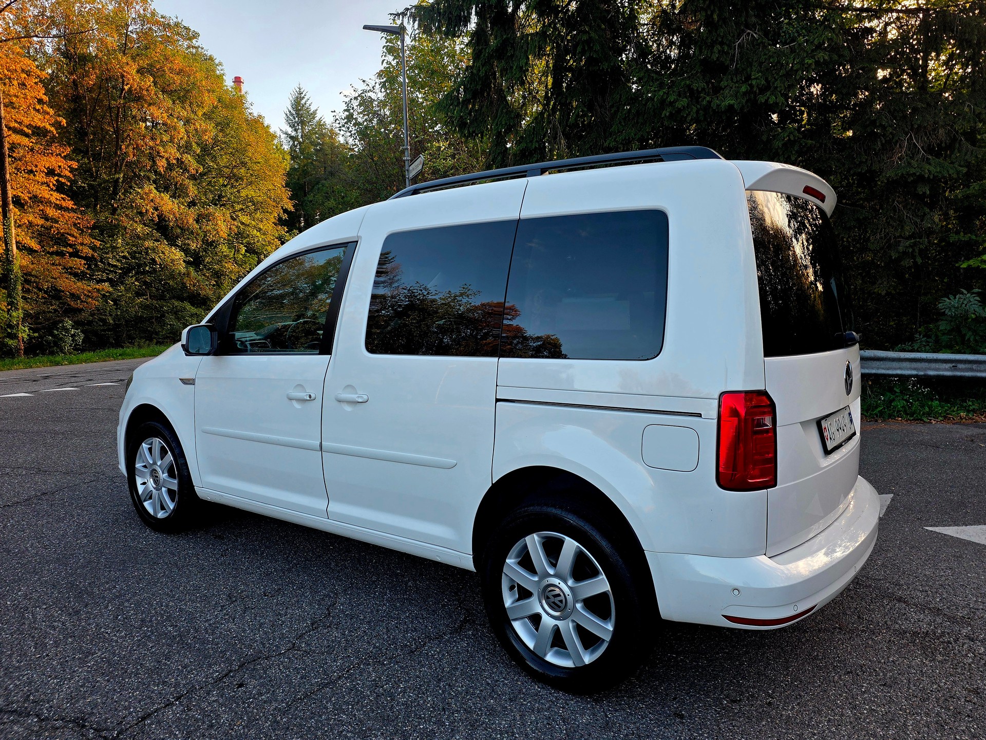 VW Caddy 2.0 TDI Comfortline 4Motion DSG-image-4
