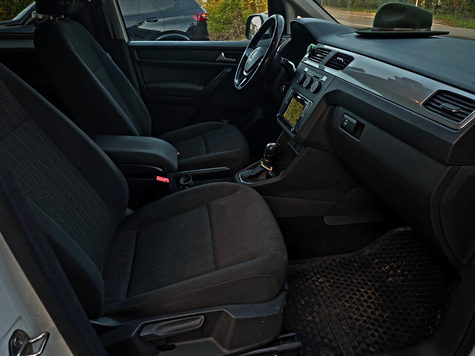 VW Caddy 2.0 TDI Comfortline 4Motion DSG-image-10