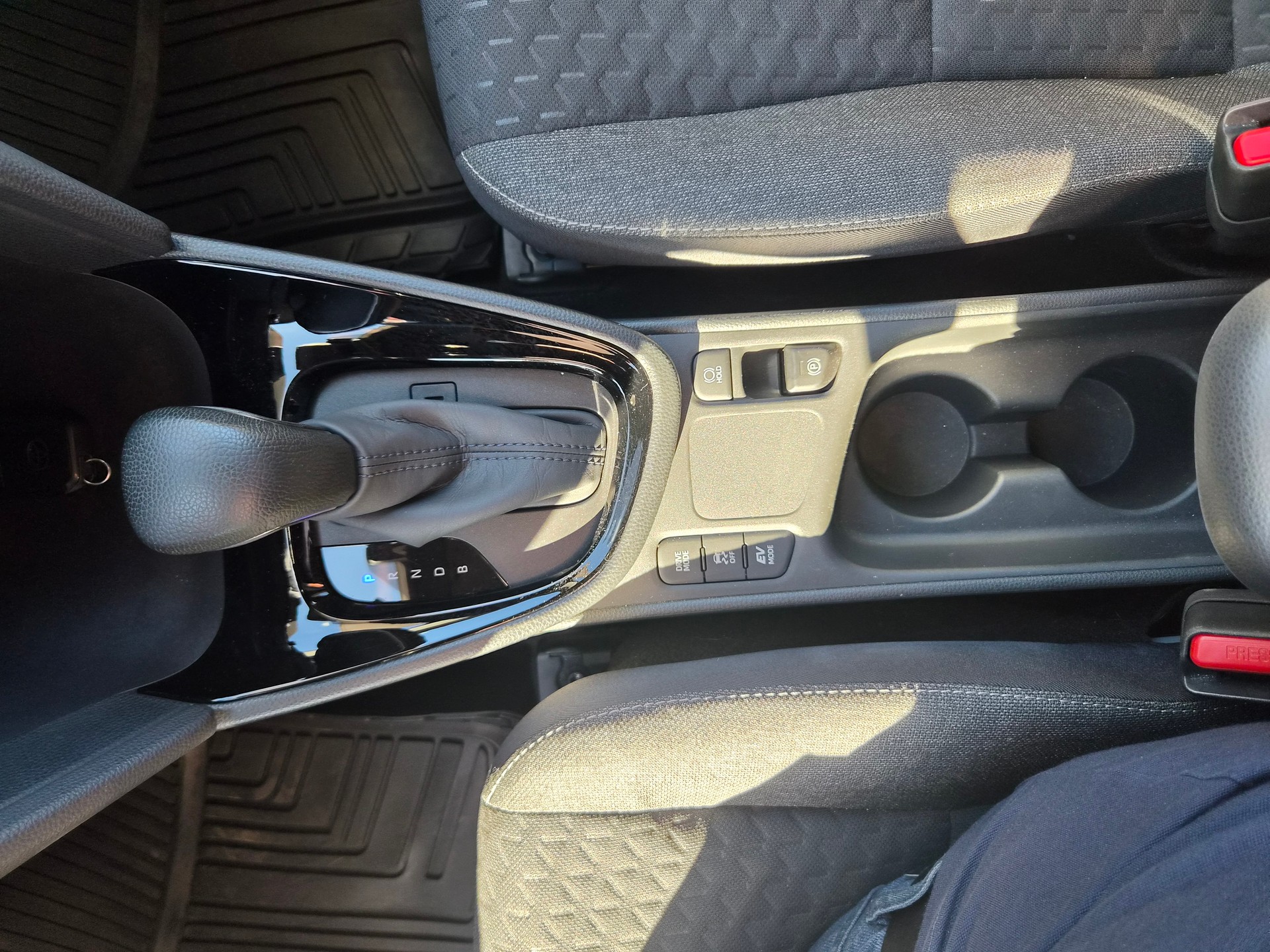 TOYOTA Yaris Cross 1.5 Trend e-CVT-image-11
