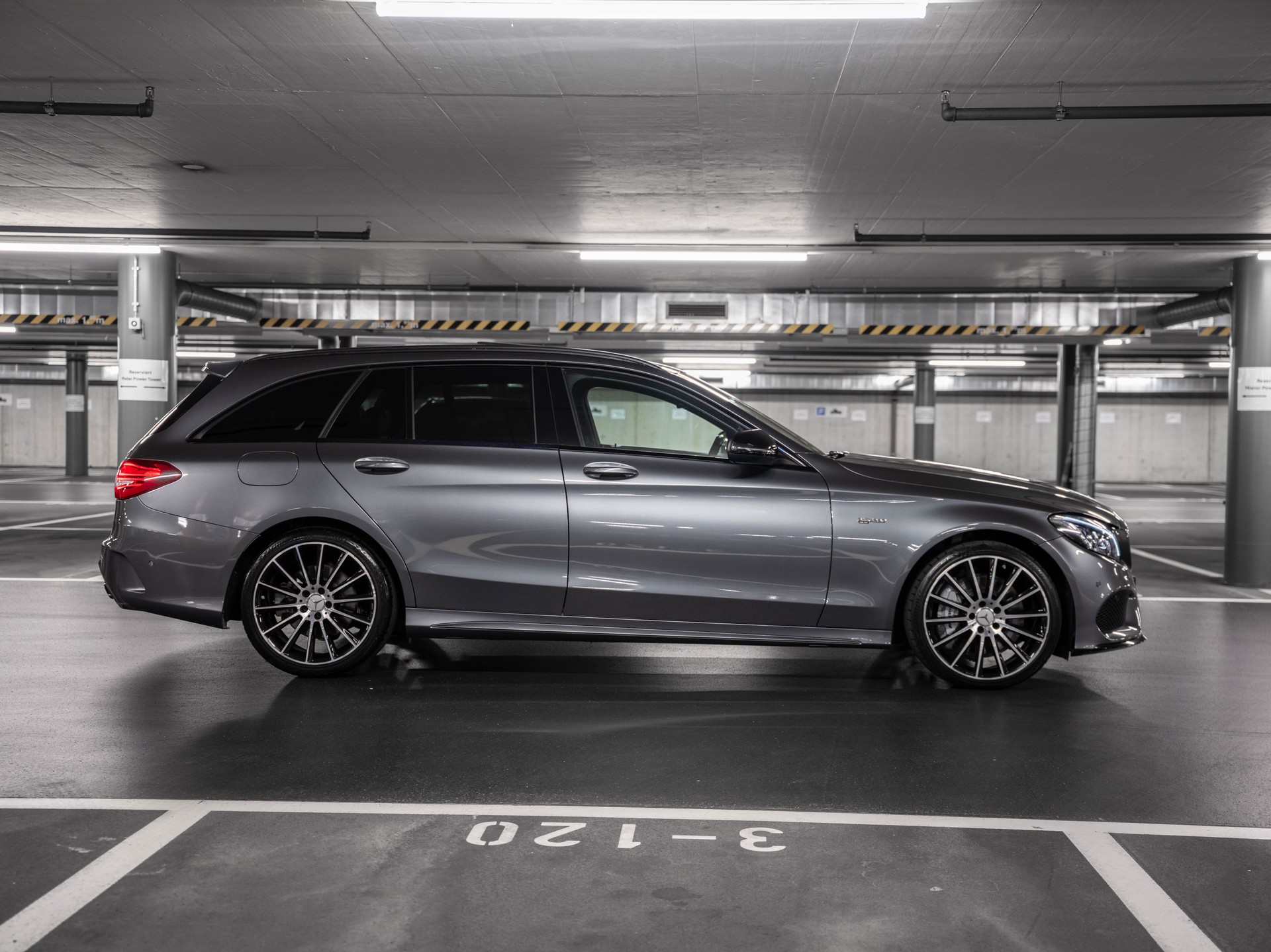 MERCEDES-BENZ C 43 AMG 4Matic 9G-Tronic-image-12