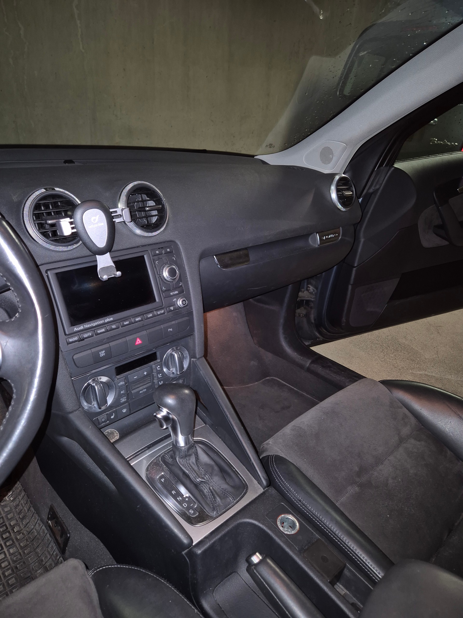 AUDI A3 2.0 T FSI Style quattro S-Tr-image-10