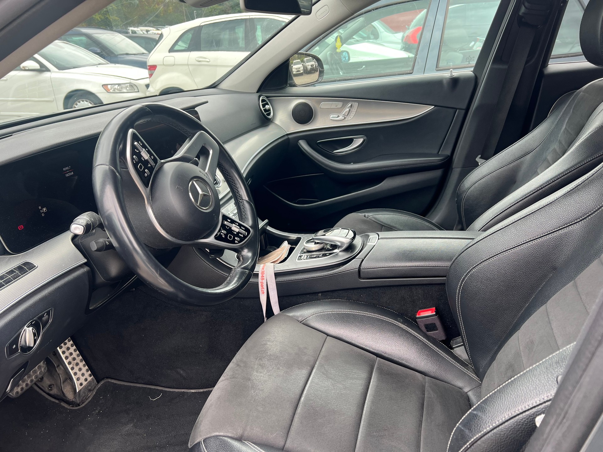 MERCEDES-BENZ E 200 AMG Line 9G-Tronic-image-5