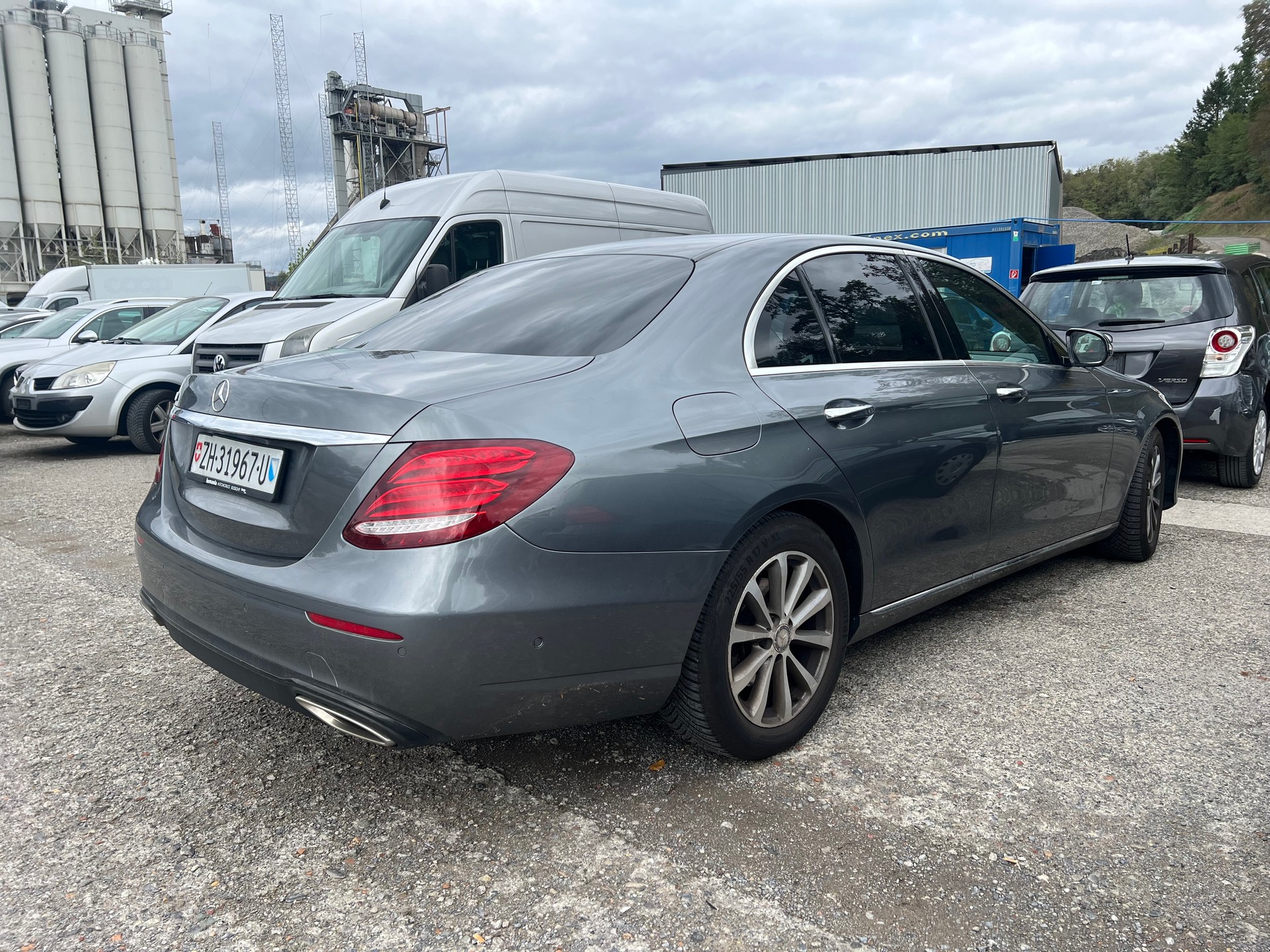 MERCEDES-BENZ E 200 AMG Line 9G-Tronic-image-4