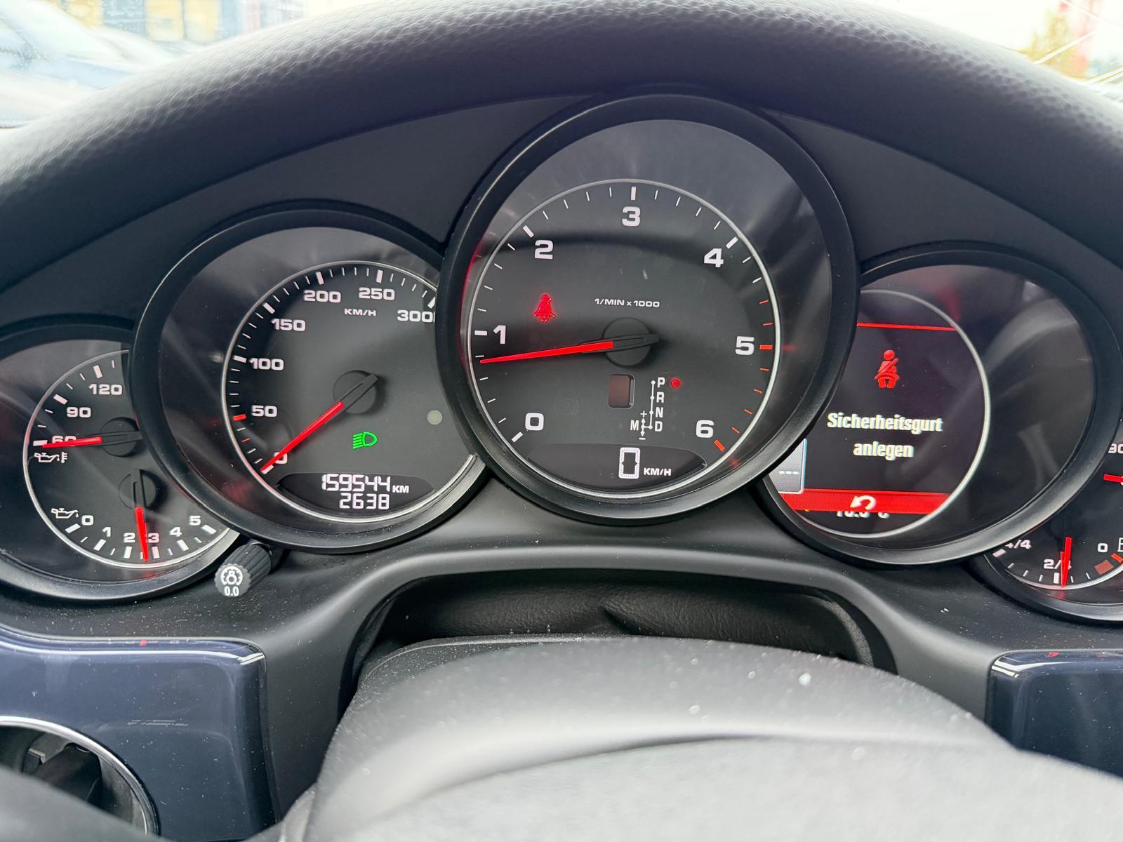 PORSCHE Panamera 3.0 V6 Diesel-image-12